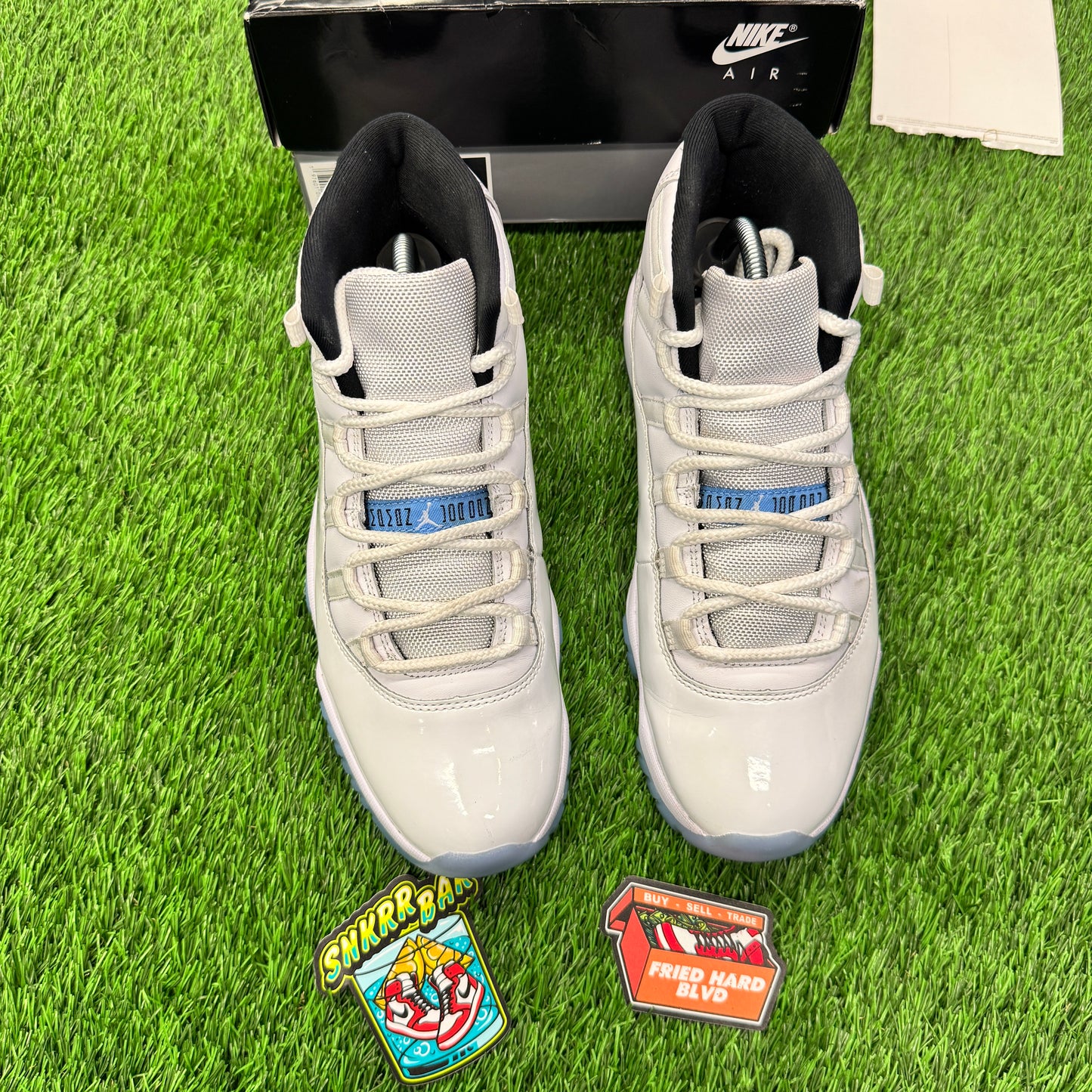 Jordan 11 Retro Legend Blue (2024) SIZE 9M/10.5W