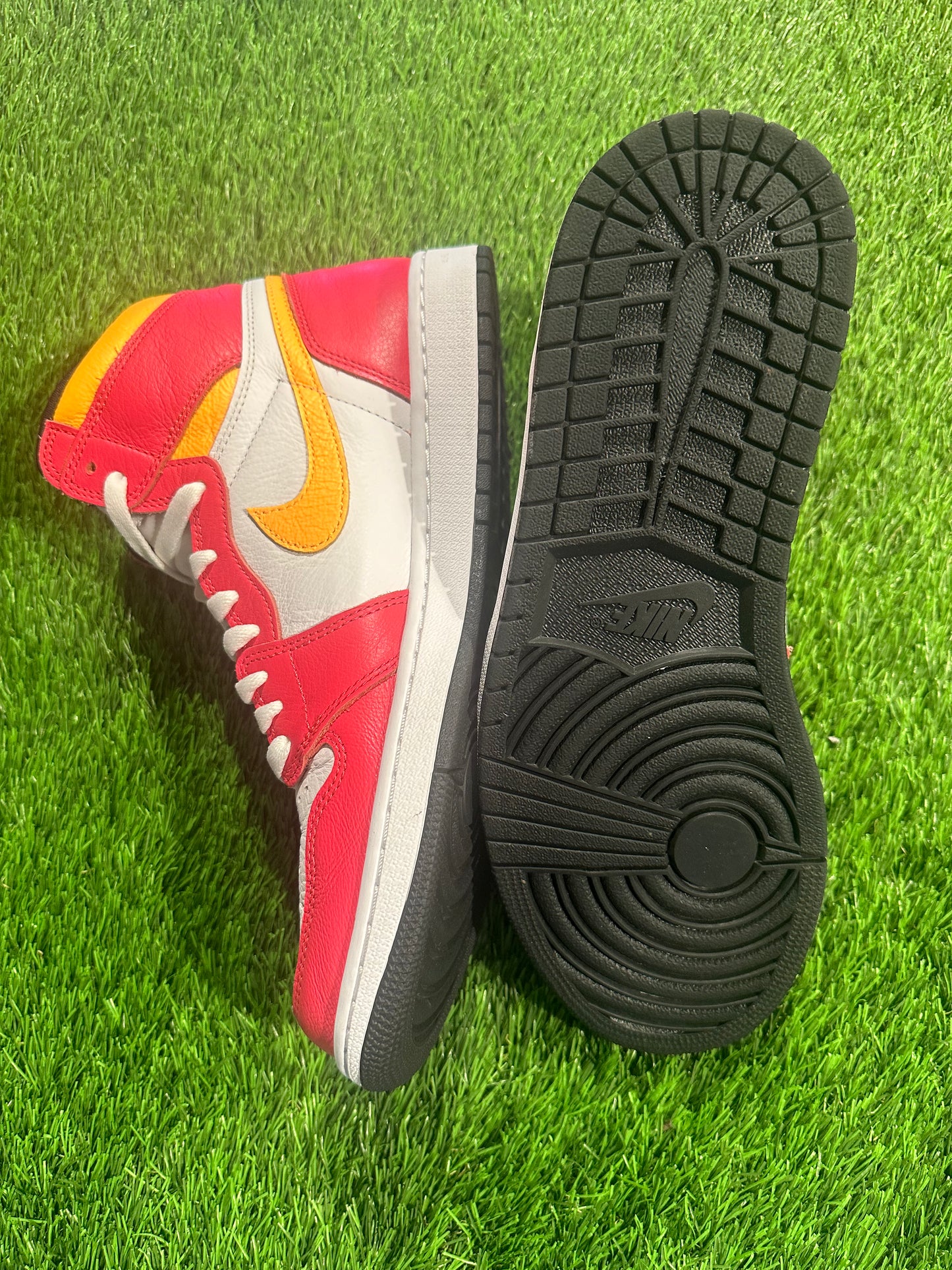 Jordan 1 Retro High OG Light Fusion Red 12M/13.5W
