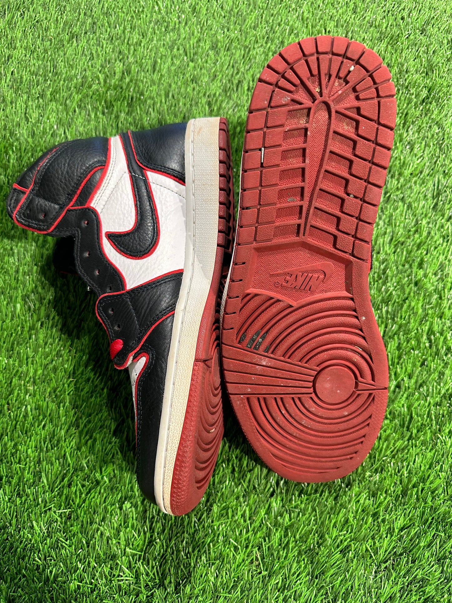 Jordan 1 Retro High Bloodline 9M/10.5W
