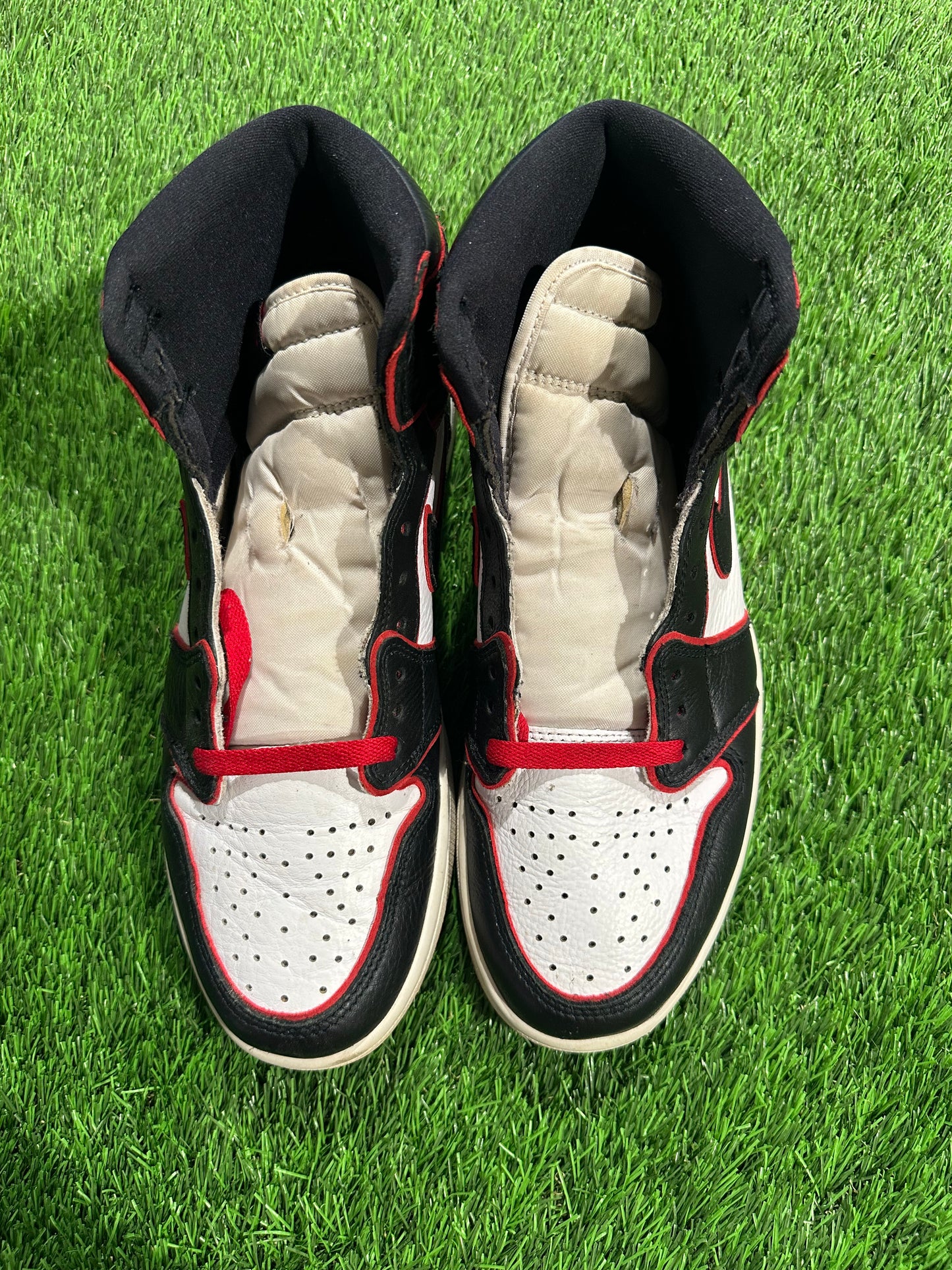 Jordan 1 Retro High Bloodline 9M/10.5W