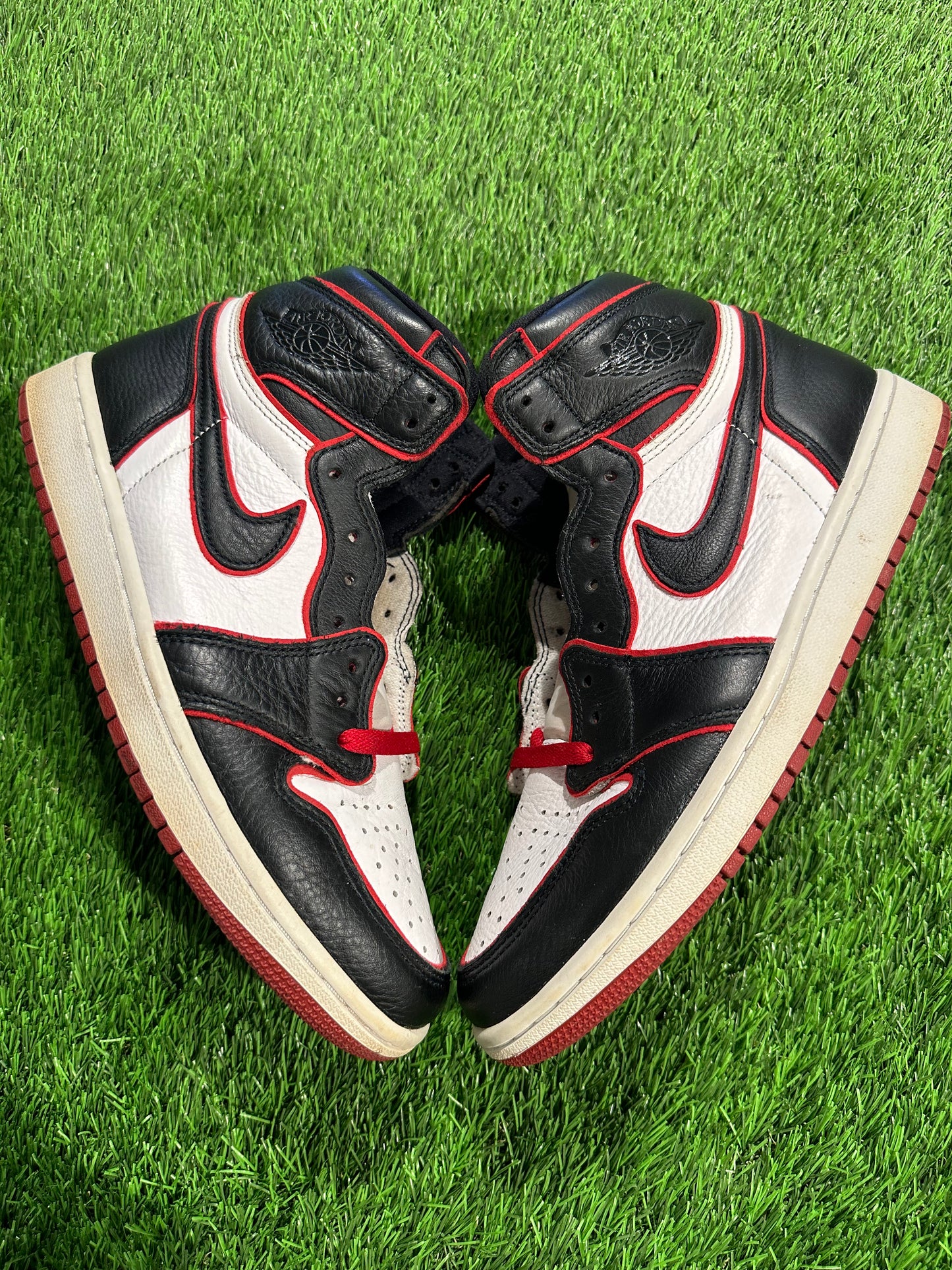 Jordan 1 Retro High Bloodline 9M/10.5W