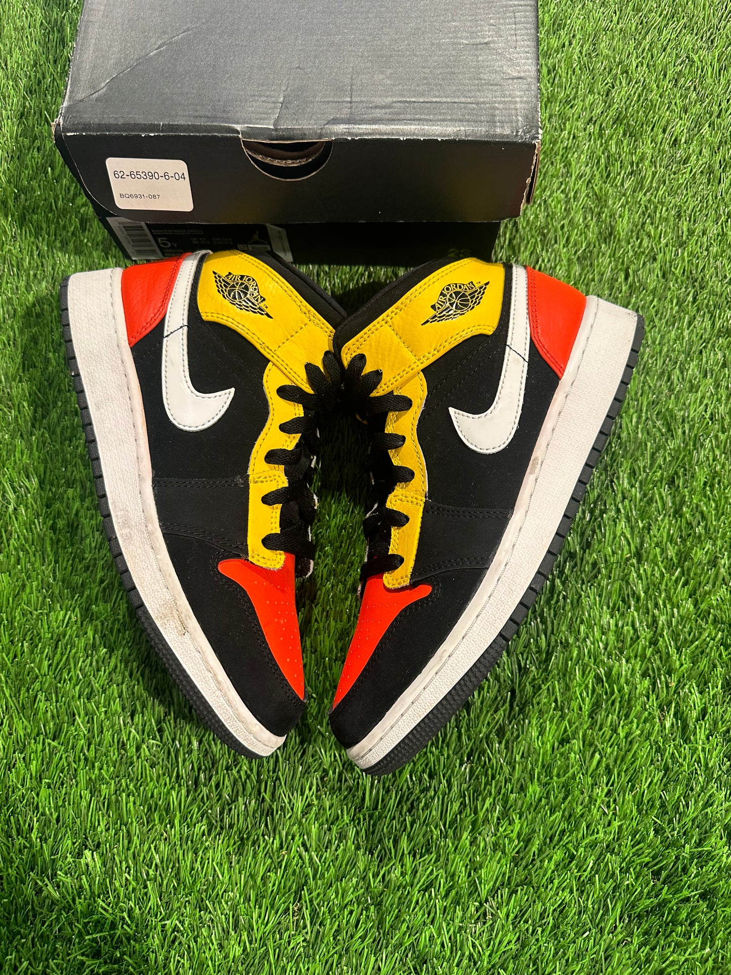 Jordan 1 Mid Black Amarillo Team Orange (GS) 5Y/6.5W