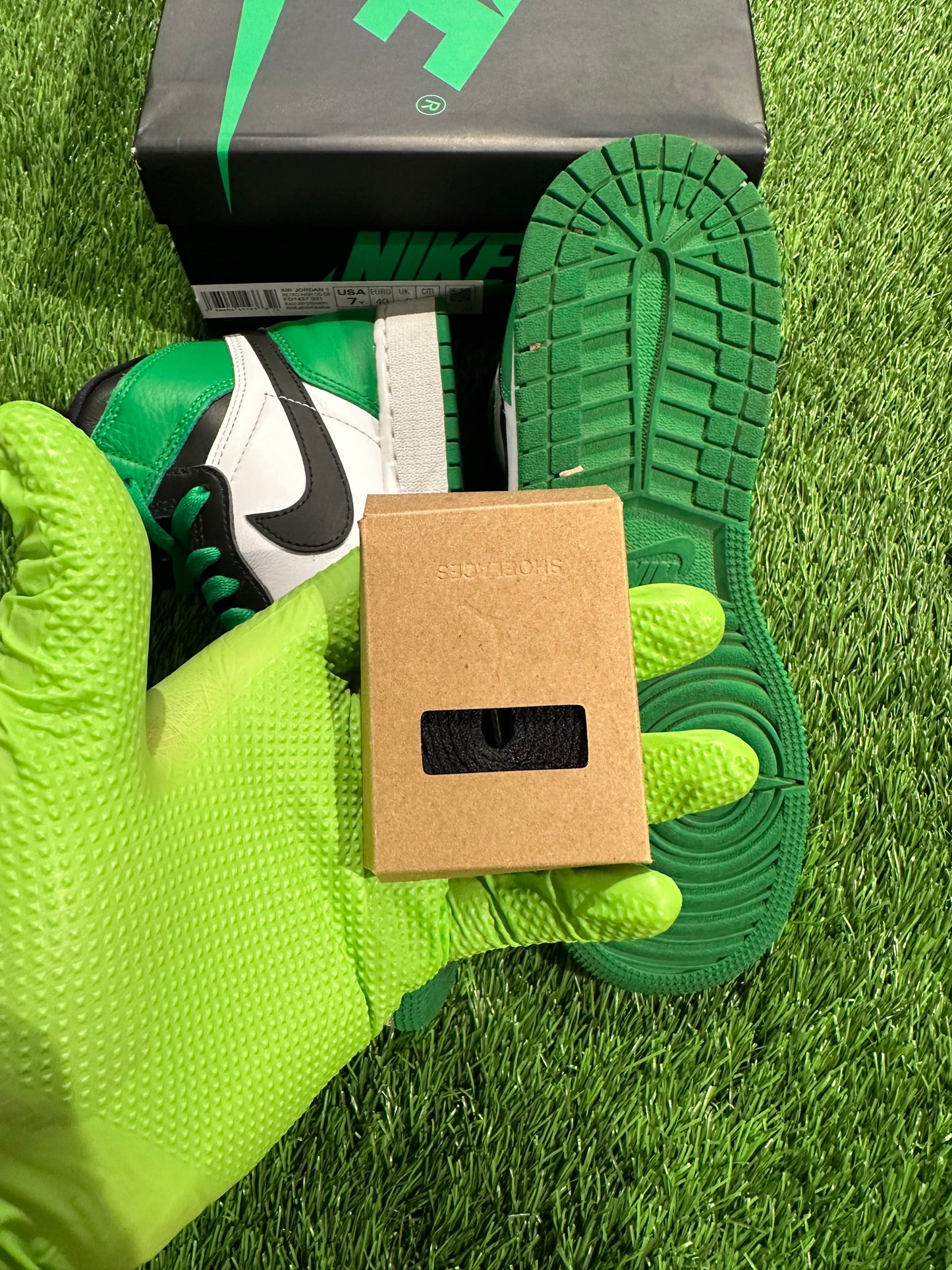 Jordan 1 Retro High OG Lucky Green (GS) 7Y/8.5W