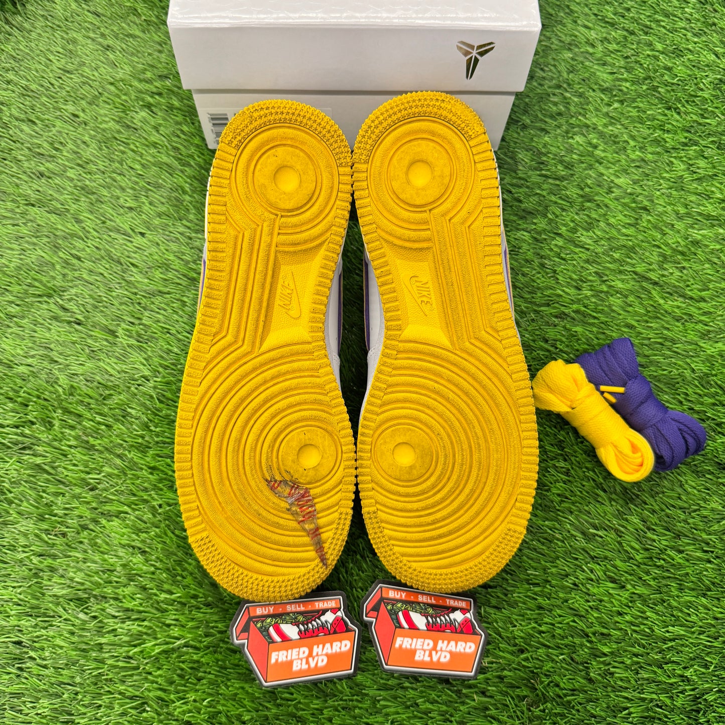 Air Force 1 Low Retro QS Kobe Bryant Lakers Home SIZE 7Y/8.5W