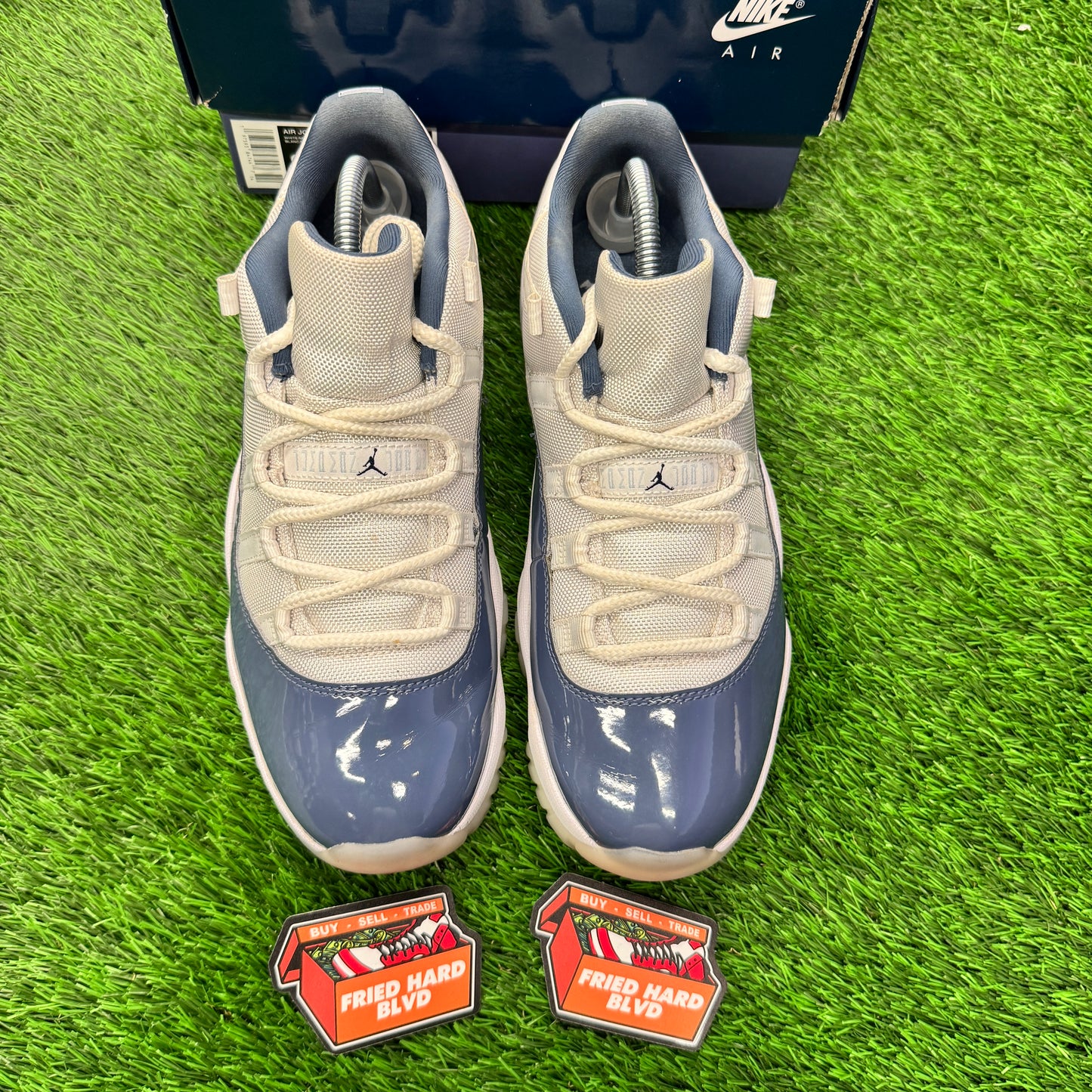 Jordan 11 Retro Low Diffused Blue SIZE 9.5M/11W