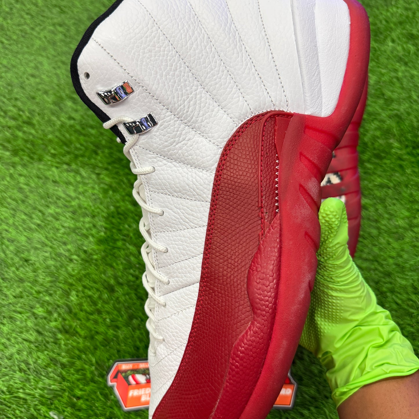 Jordan 12 Retro Cherry (2009) SIZE 15M/16.5W