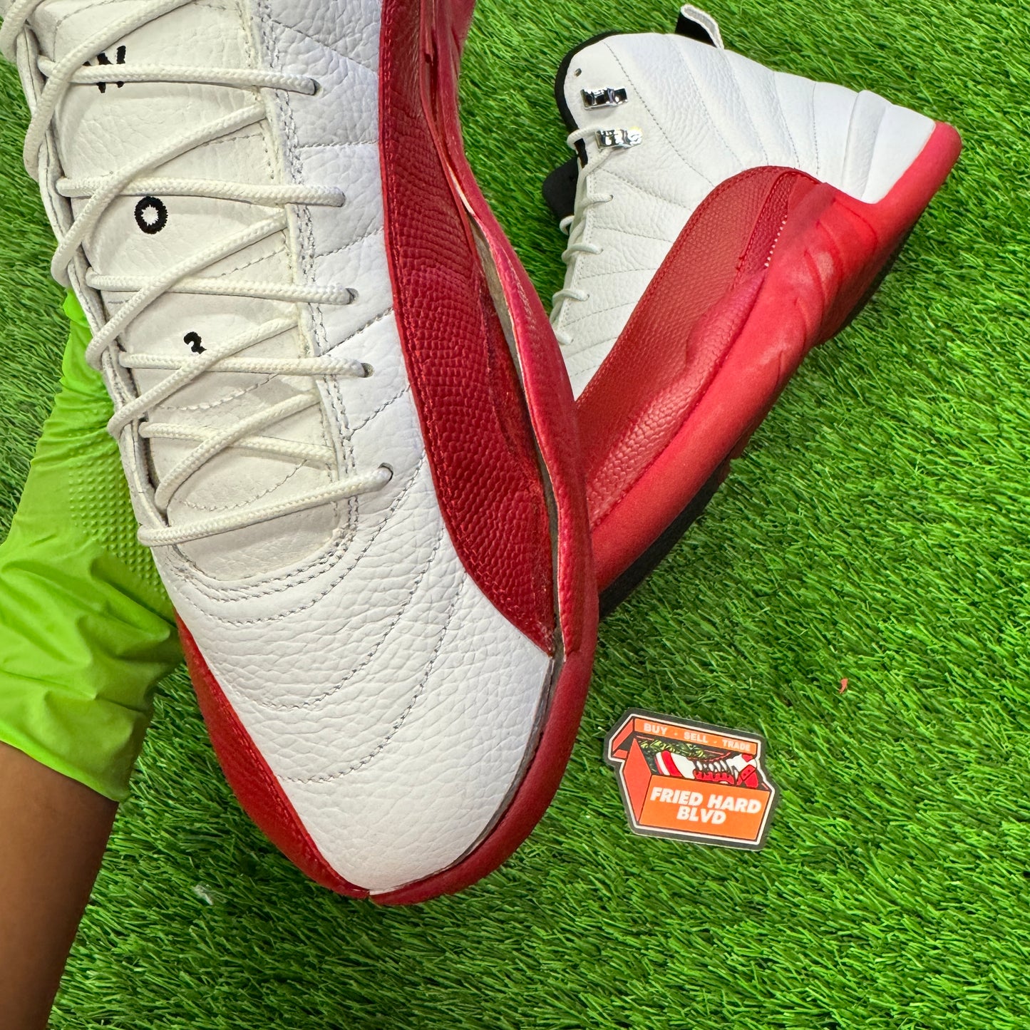 Jordan 12 Retro Cherry (2009) SIZE 15M/16.5W