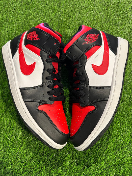 Jordan 1 Mid White Black Red (2022) 9.5M/11W