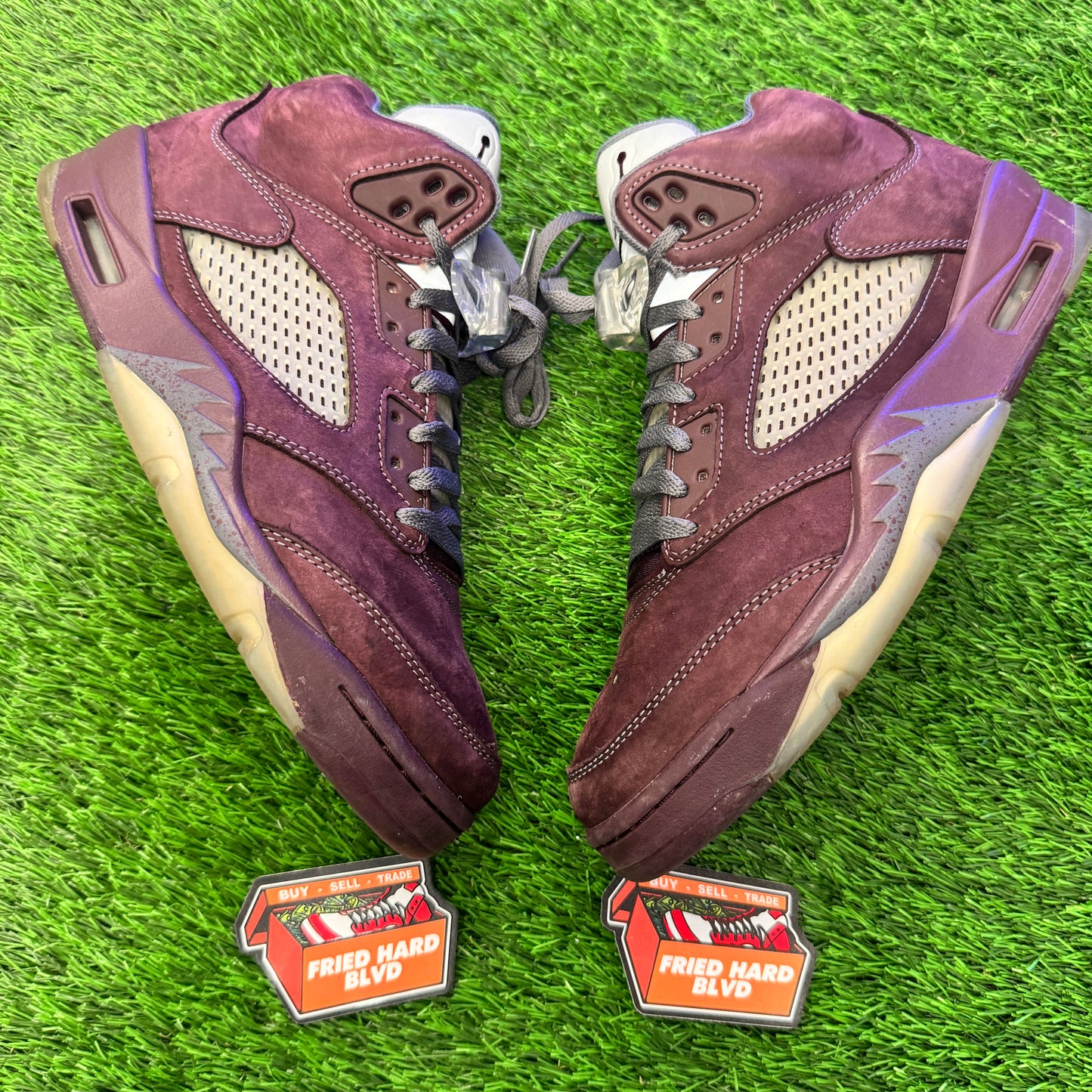 Jordan 5 Retro Burgundy (2023) SIZE 9.5M/11W