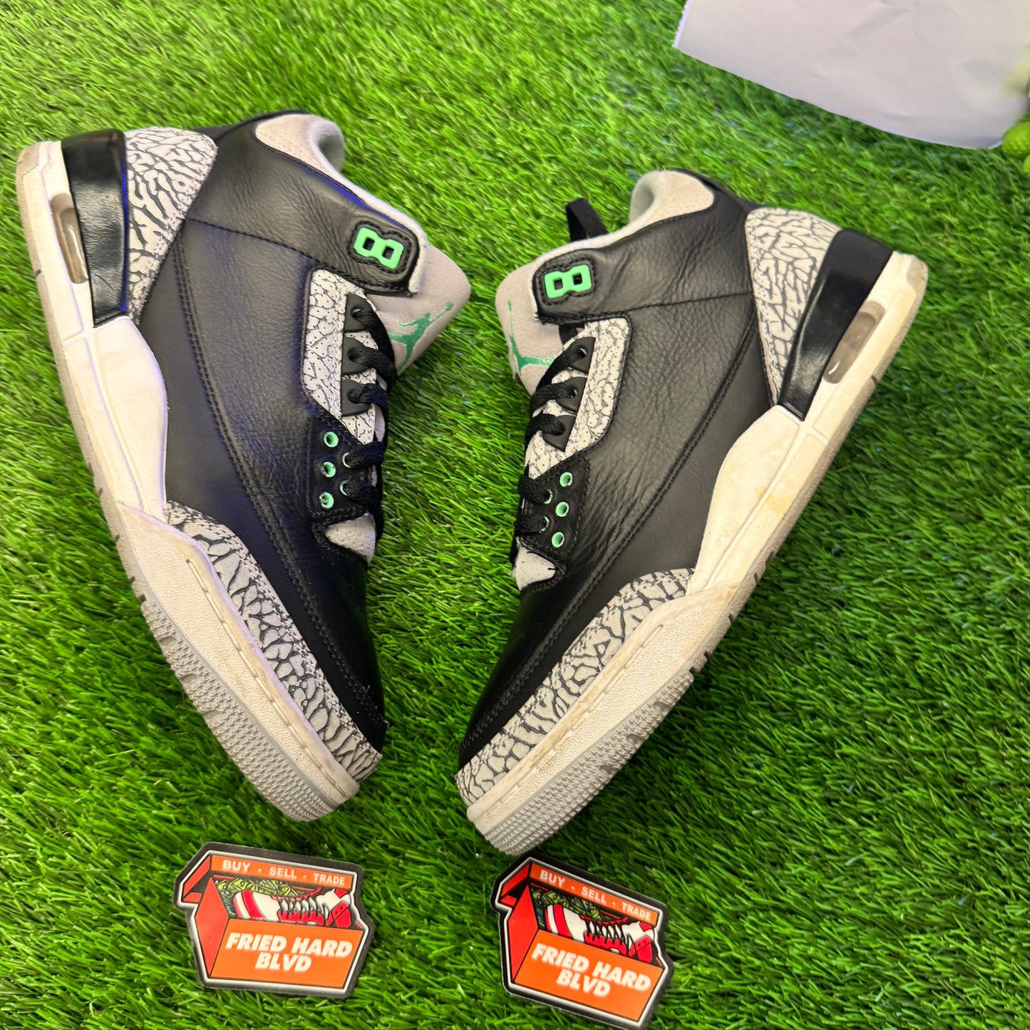 Jordan 3 Retro Green Glow SIZE 9.5M/11W