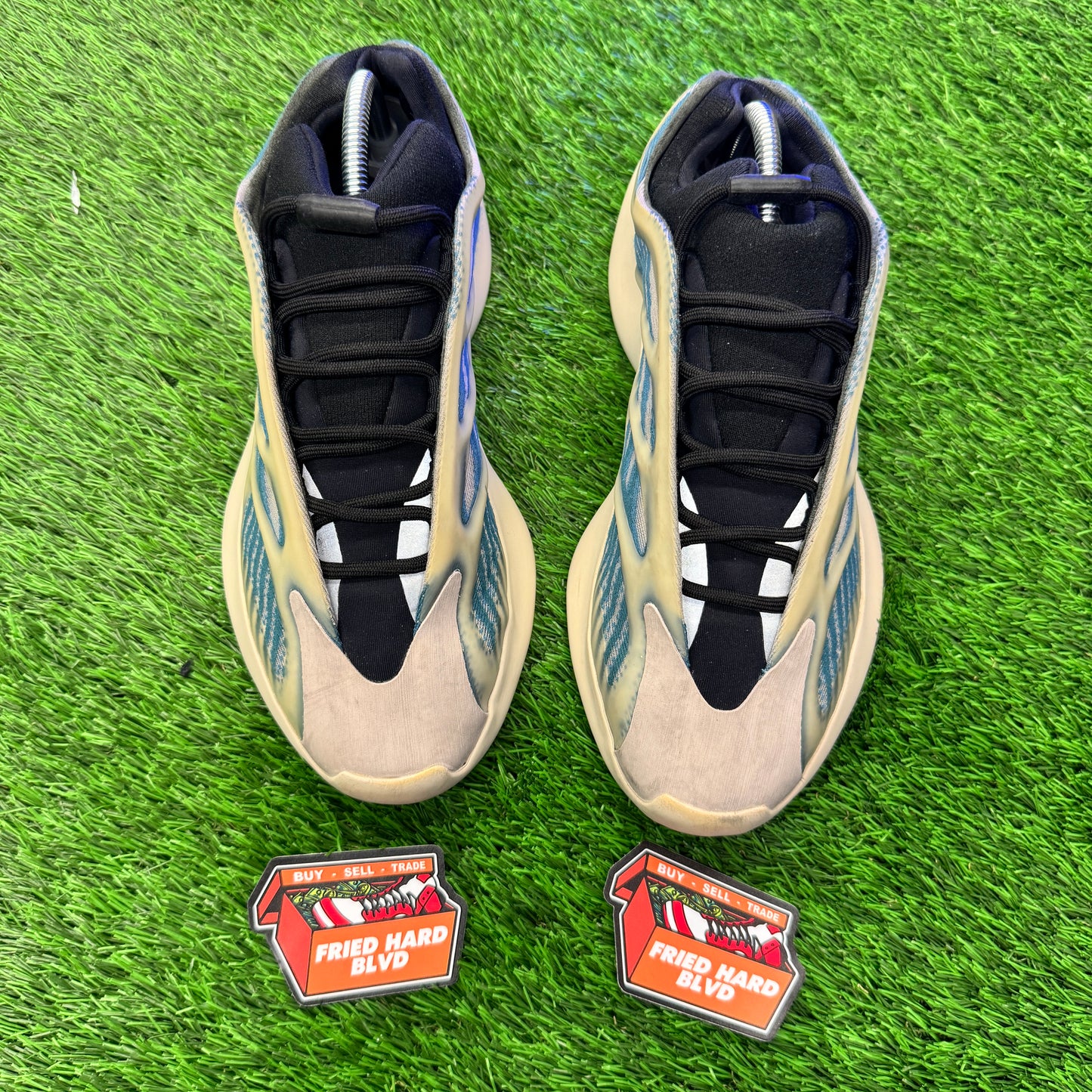 adidas Yeezy 700 V3 Kyanite 9M/10.5W
