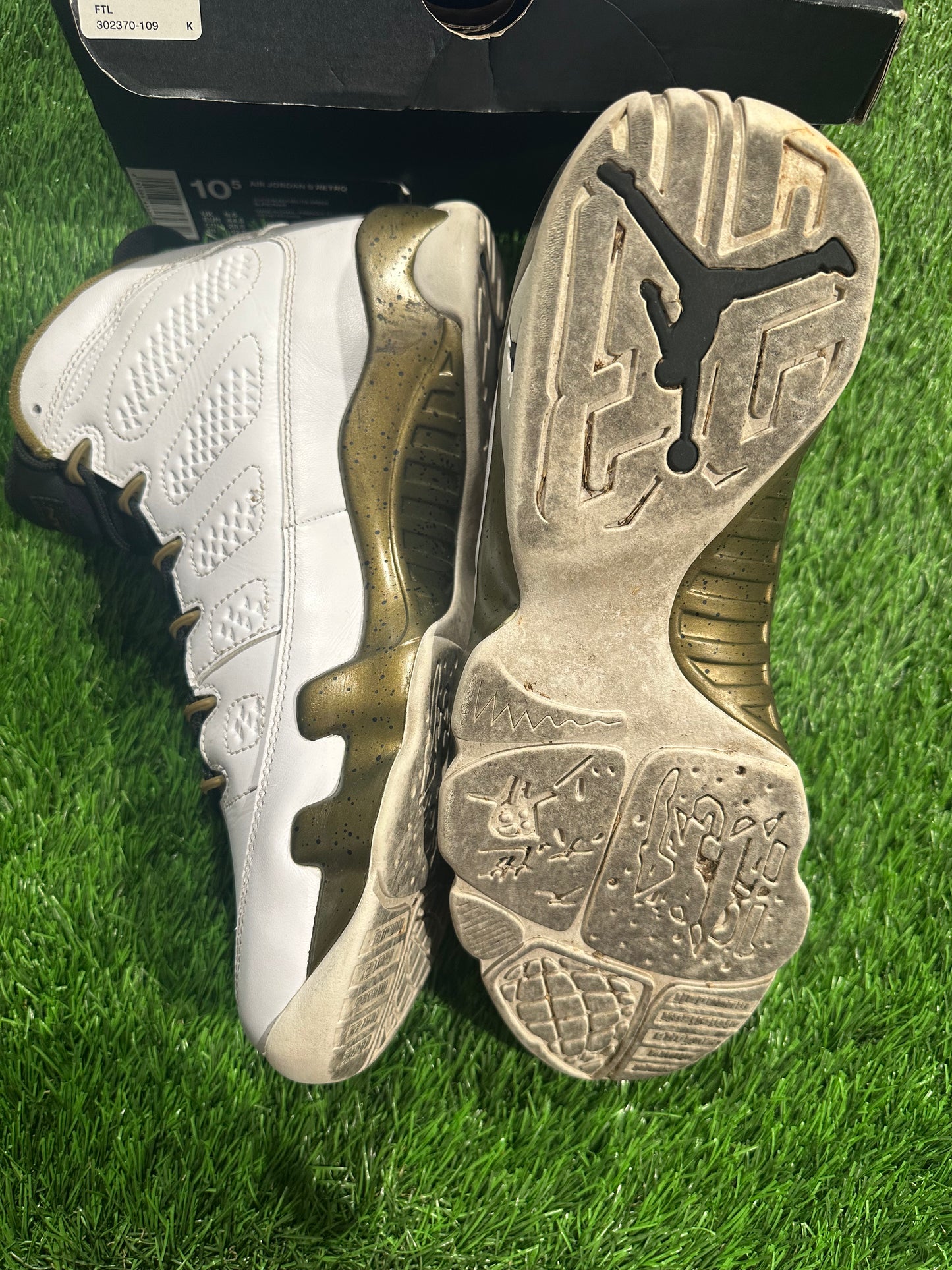 Jordan 9 Retro Statue 10.5M/12W
