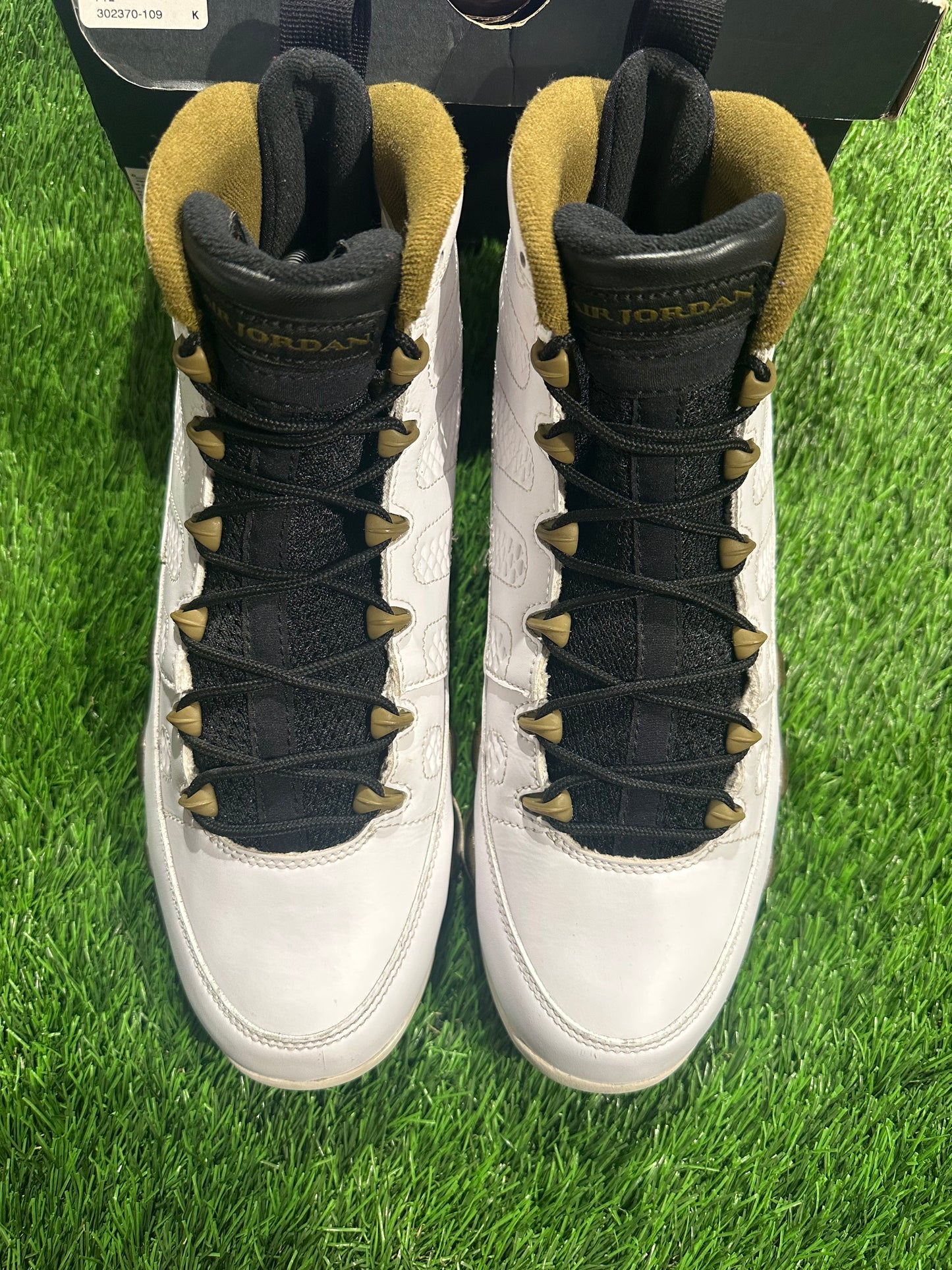 Jordan 9 Retro Statue 10.5M/12W