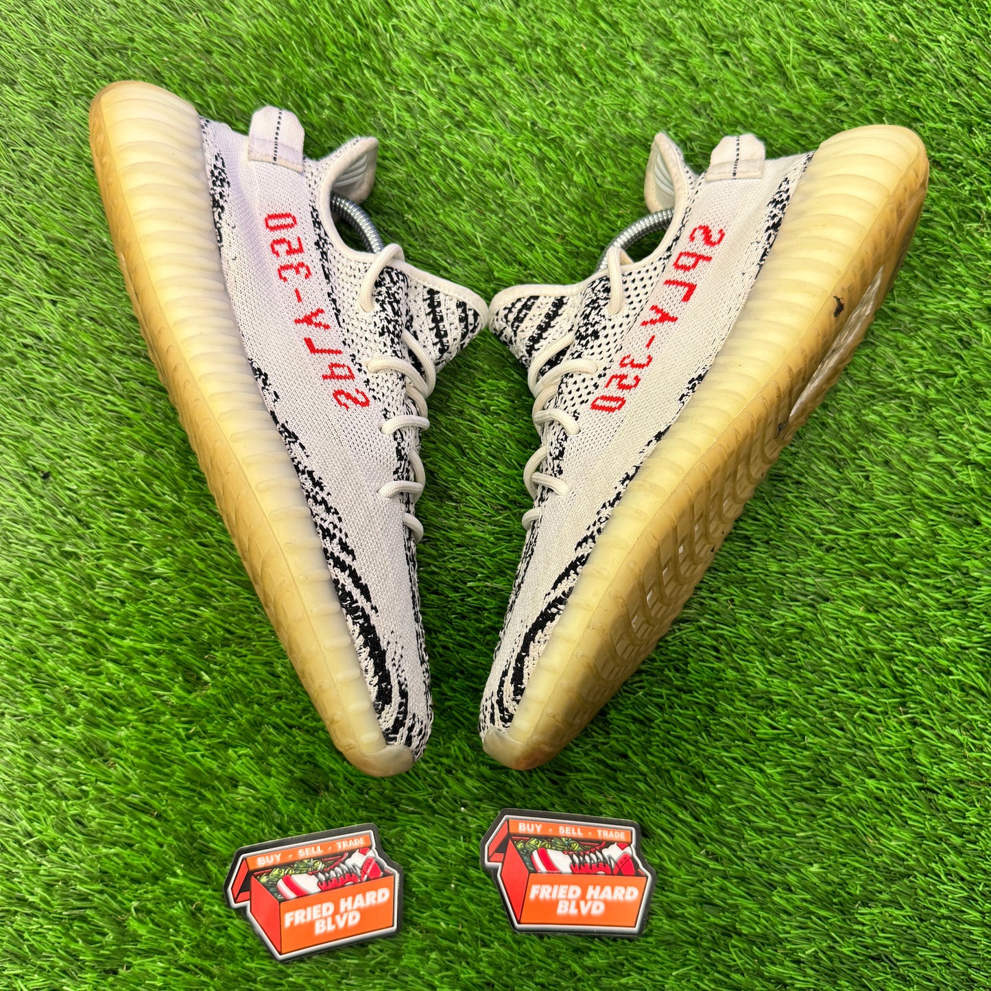 adidas Yeezy Boost 350 V2 Zebra SIZE 10.5M/12W