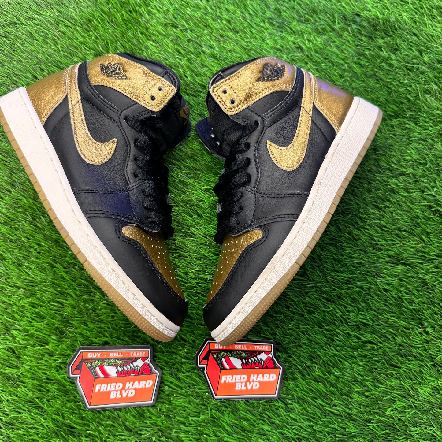Jordan 1 Retro High OG Black Metallic Gold (GS) SIZE 4.5Y/6W