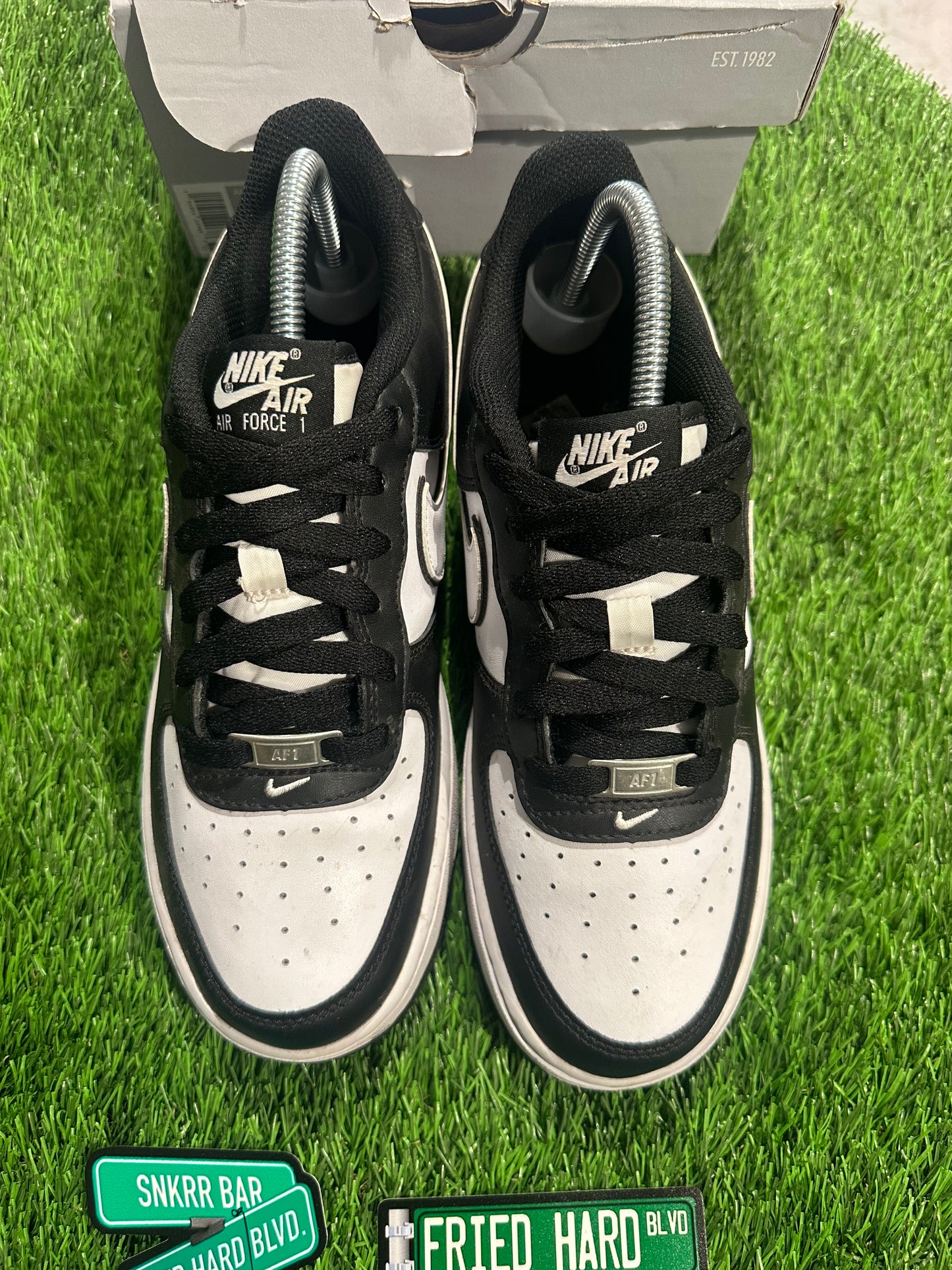 Nike Air Force 1 Low LV8 2 White Swoosh Panda (GS)