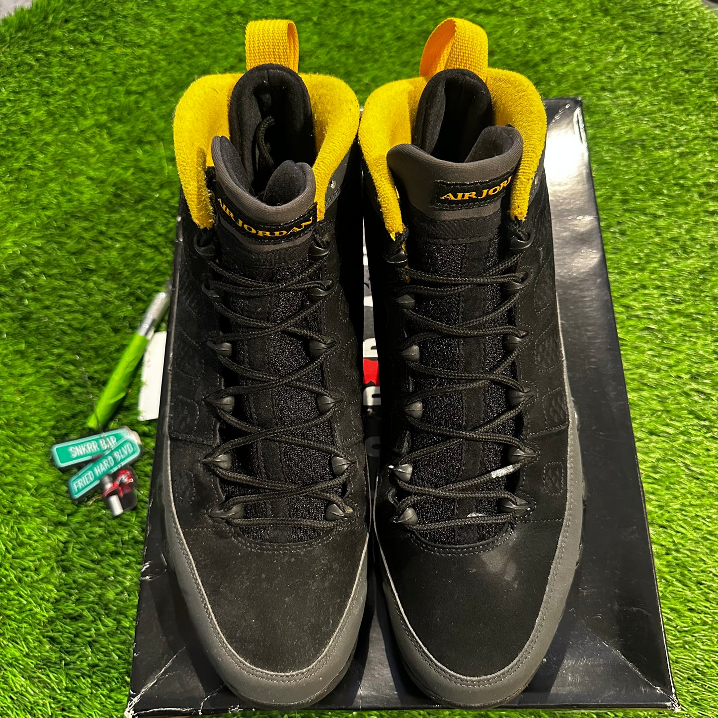 Air Jordan 9 Retro ‘Dark Charcoal University Gold’