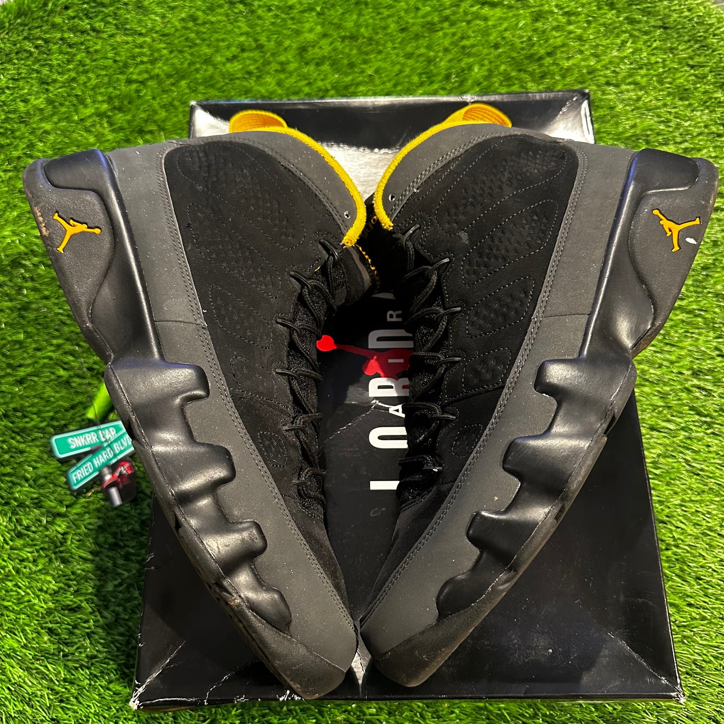 Air Jordan 9 Retro ‘Dark Charcoal University Gold’