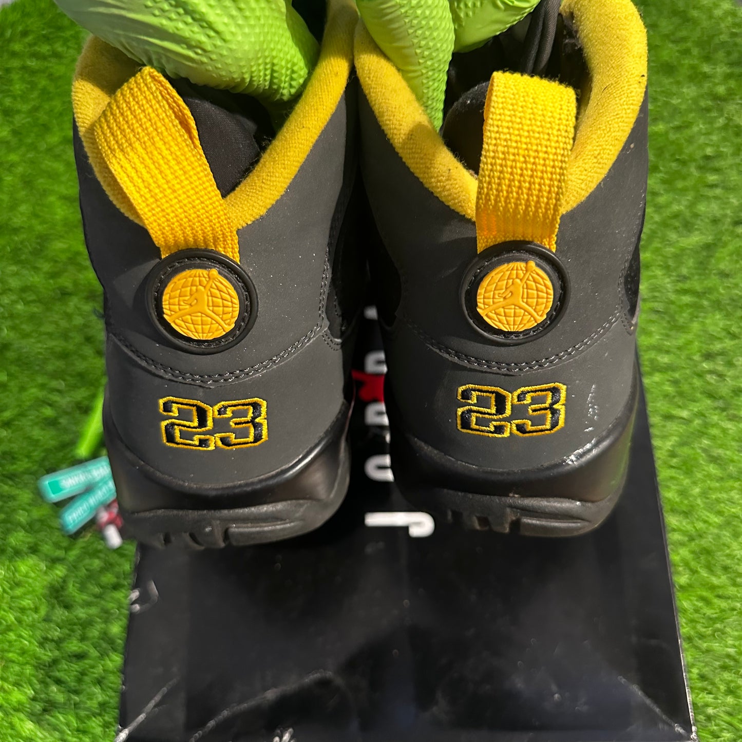 Air Jordan 9 Retro ‘Dark Charcoal University Gold’