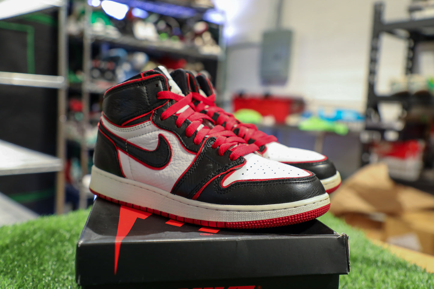 Jordan 1 Retro High Bloodline (GS) 7Y/8.5W
