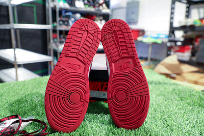Jordan 1 Retro High Bloodline (GS) 7Y/8.5W