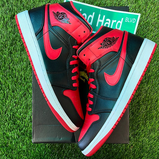 Air Jordan 1 Mid 'Alternate Bred'