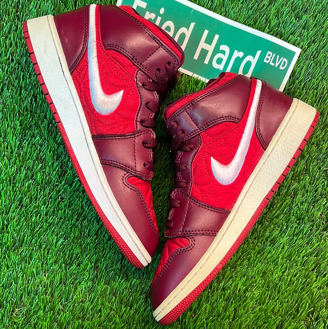 Air Jordan 1 Mid SE GS 'Red Quilted'