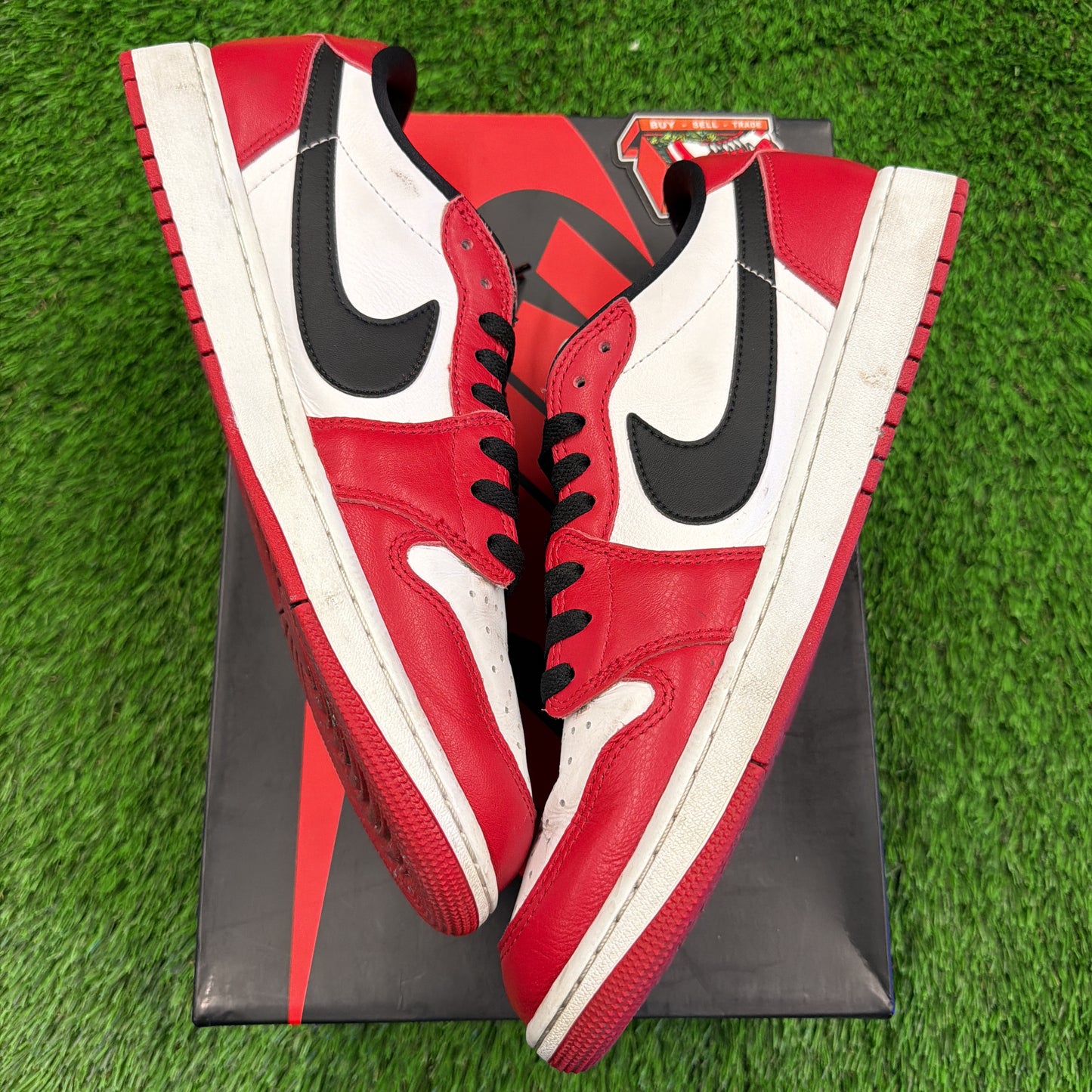 Air Jordan 1 Retro Low OG 'Chicago' 2025
