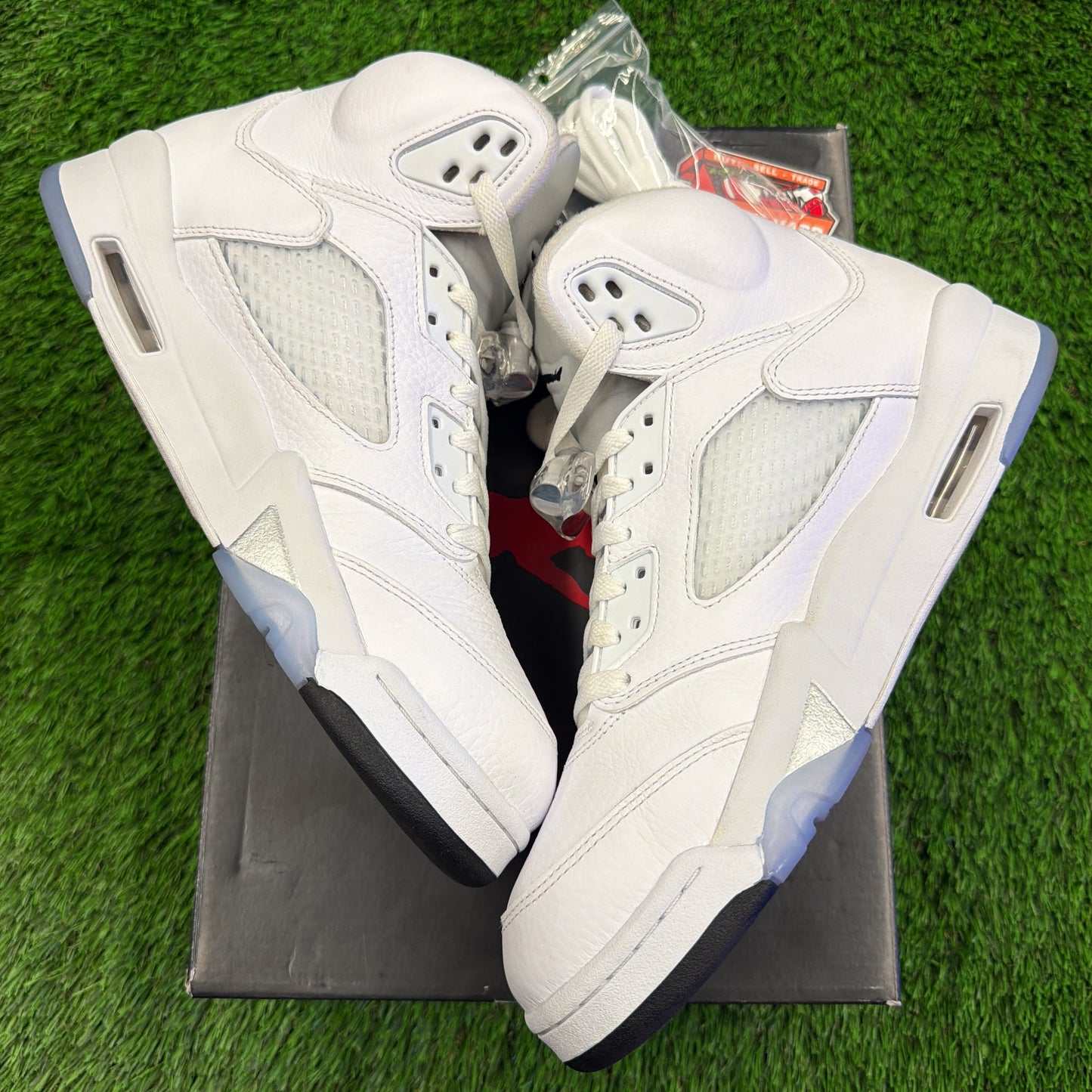 Air Jordan 5 Retro 'White Metallic' 2026