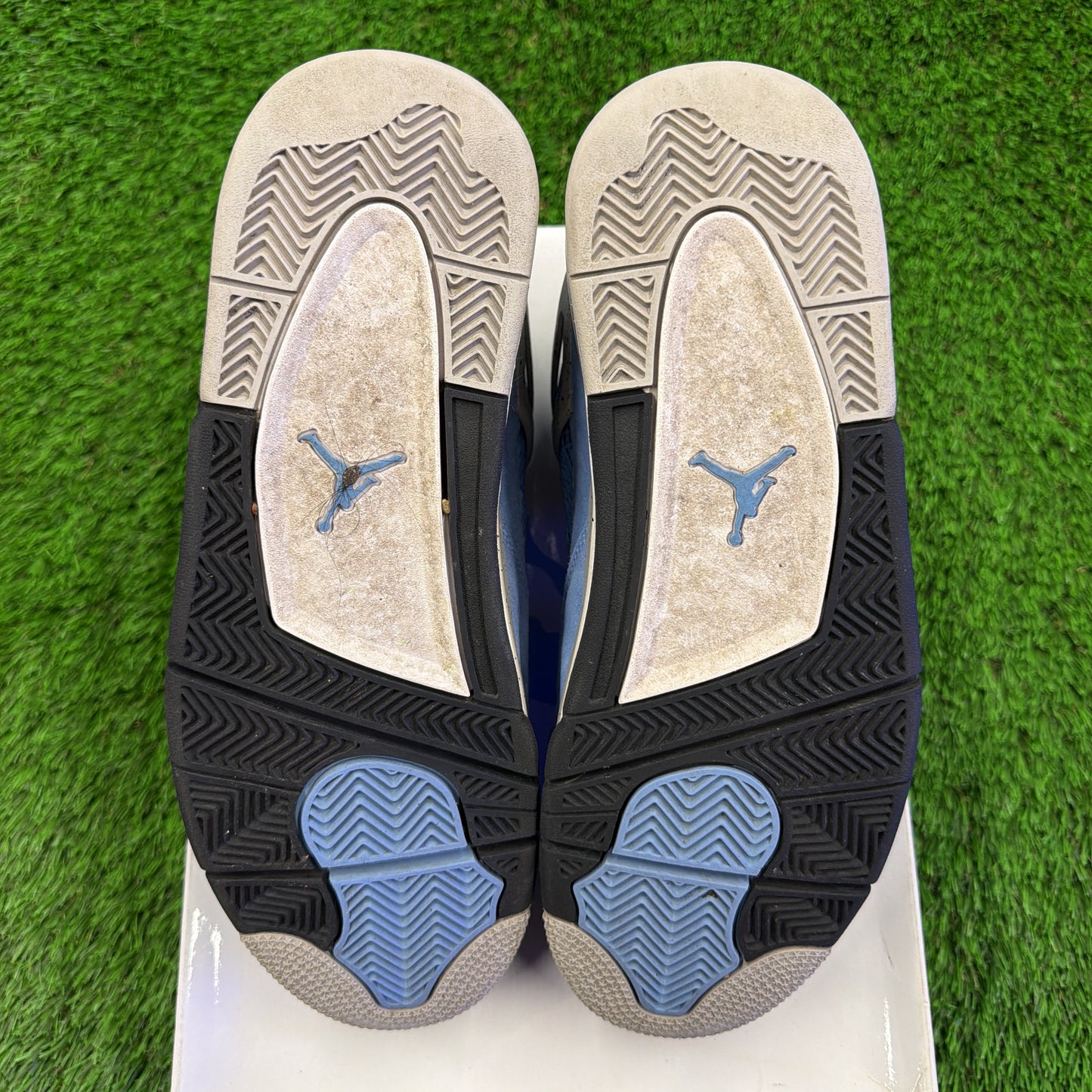 Air Jordan 4 Retro 'University Blue'
