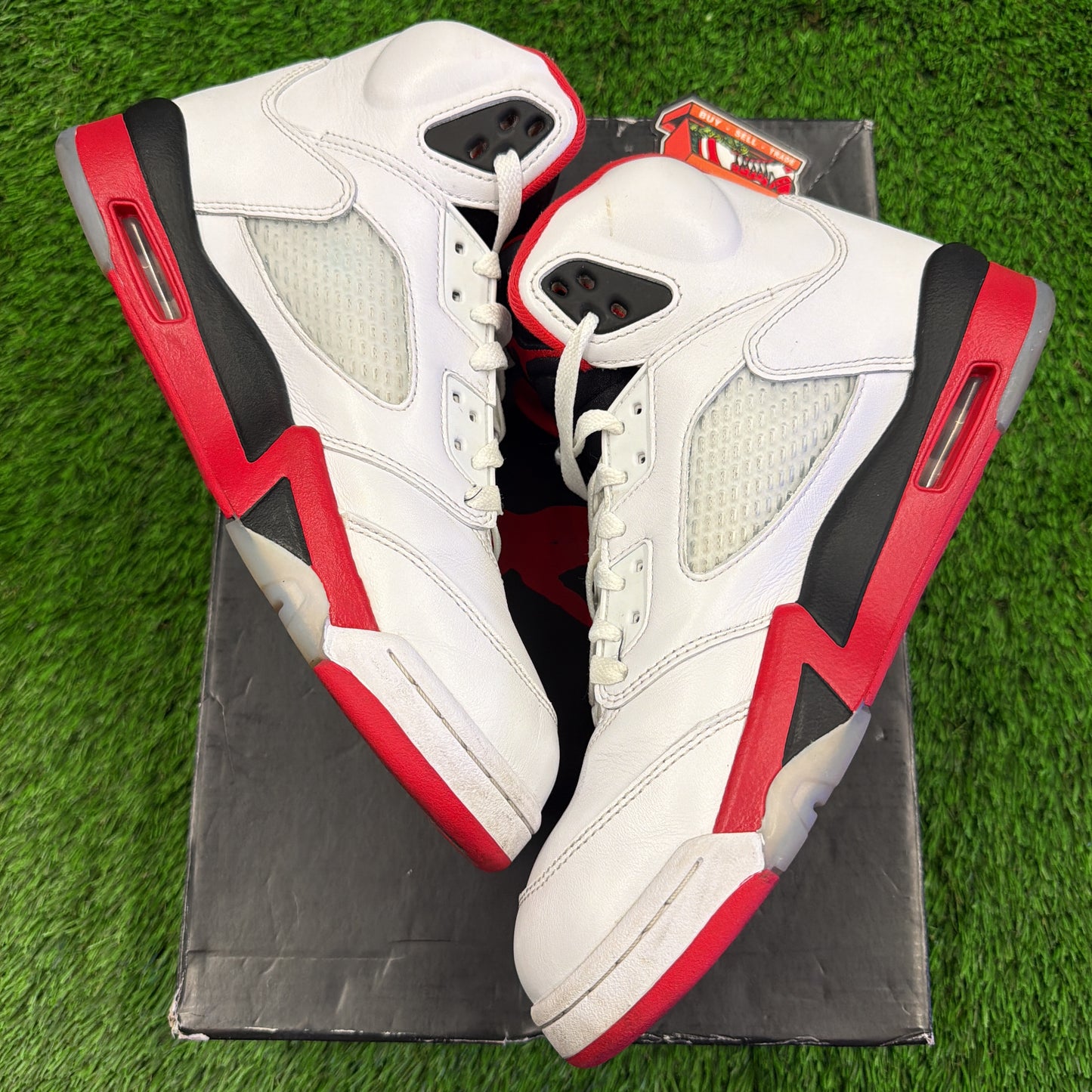 Air Jordan 5 Retro 'Fire Red' 2025