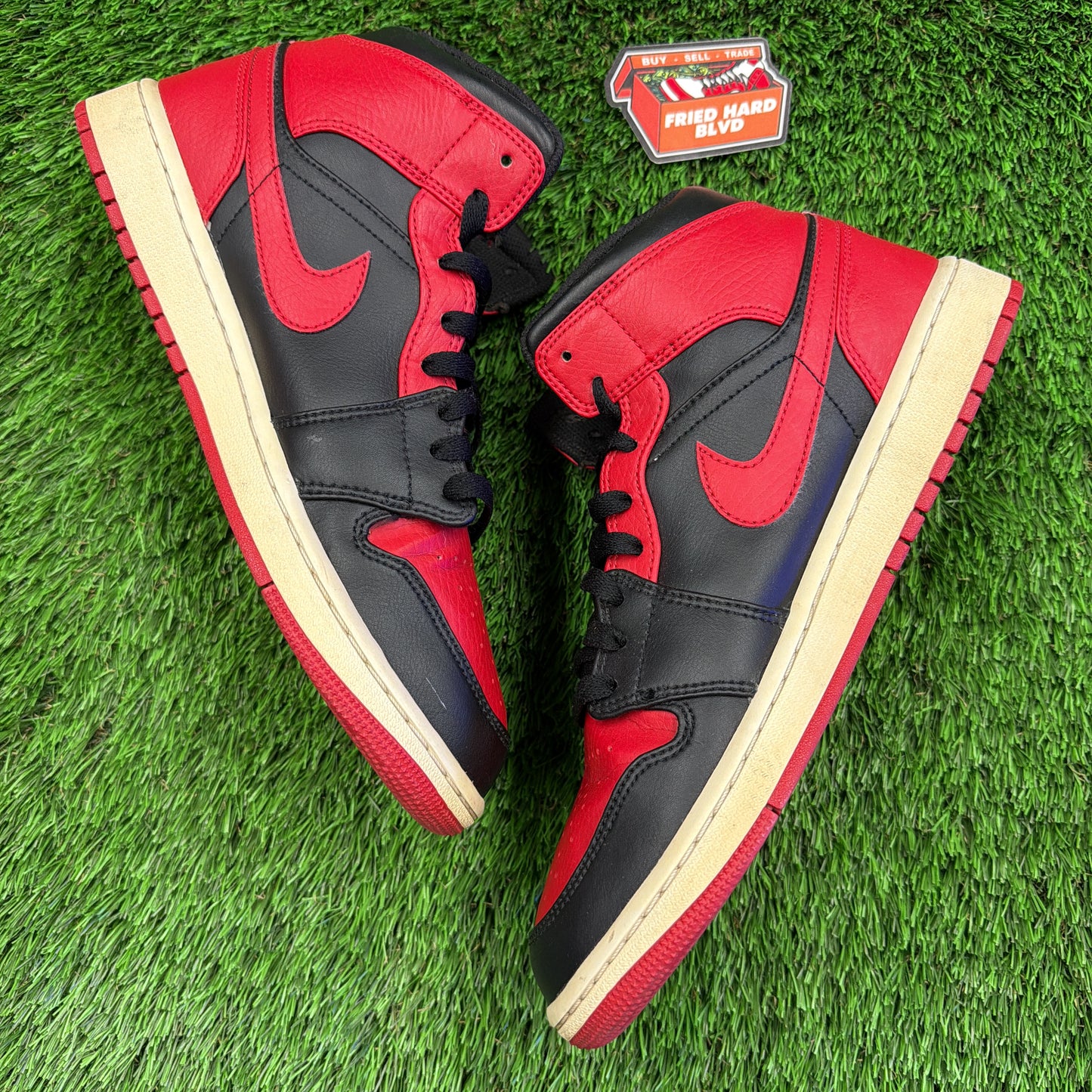 Air Jordan 1 Mid 'Banned'