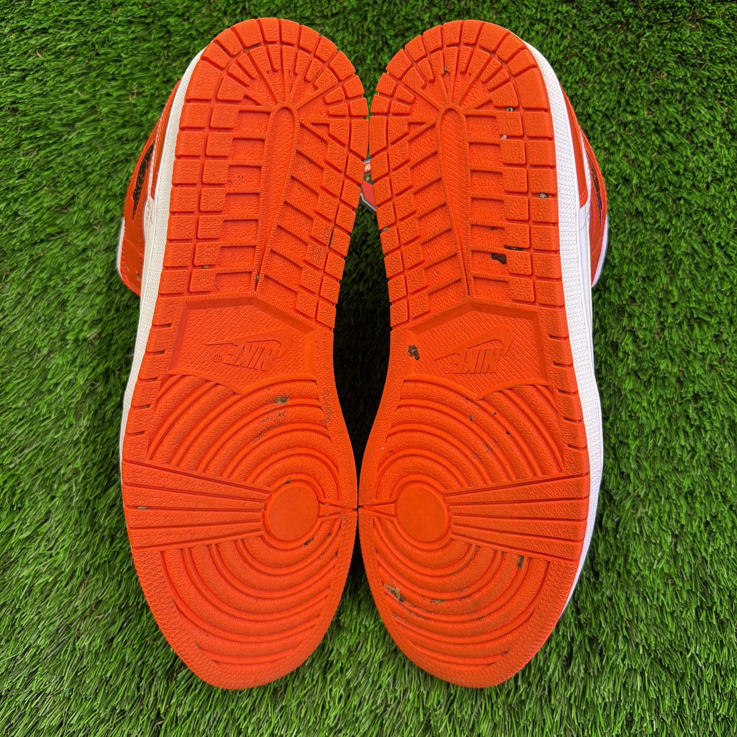 Air Jordan 1 Mid SE 'Electro Orange'