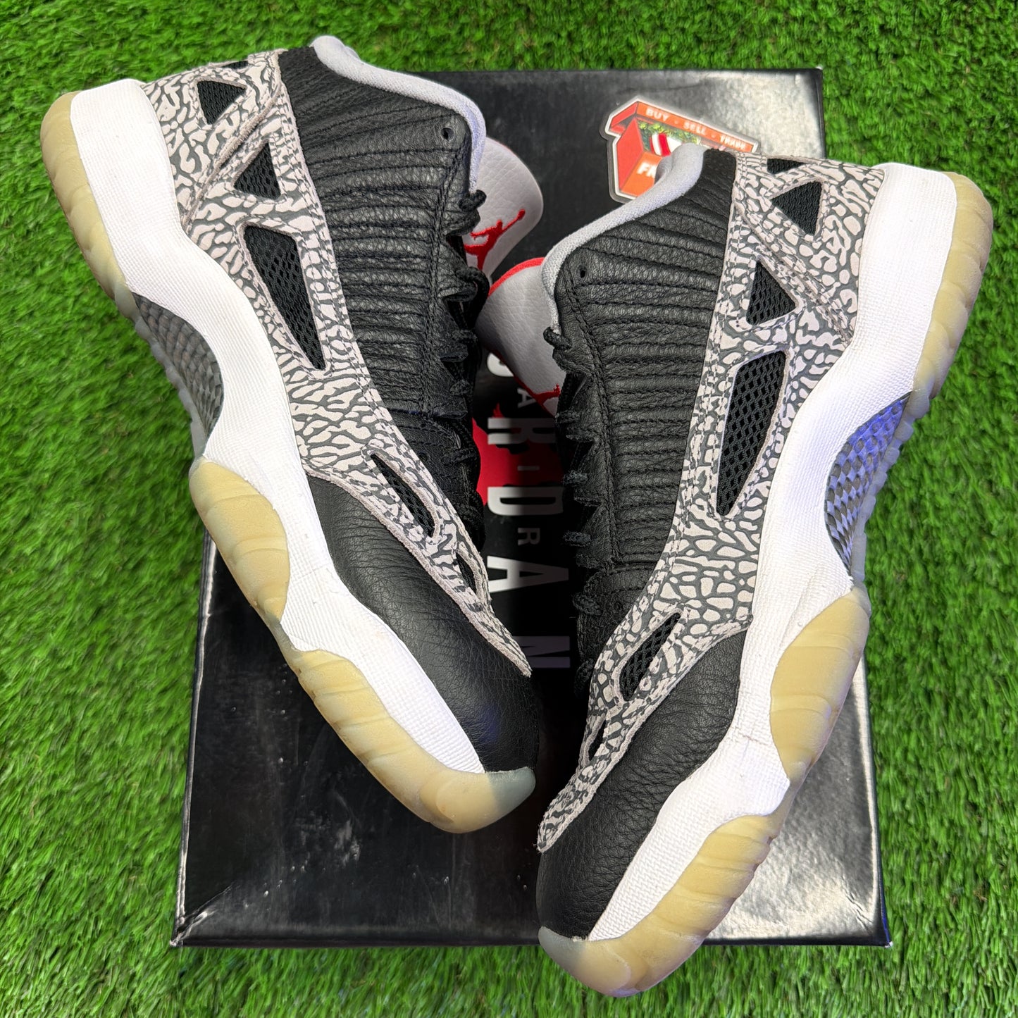 Air Jordan 11 Retro Low IE 'Bred' 2021