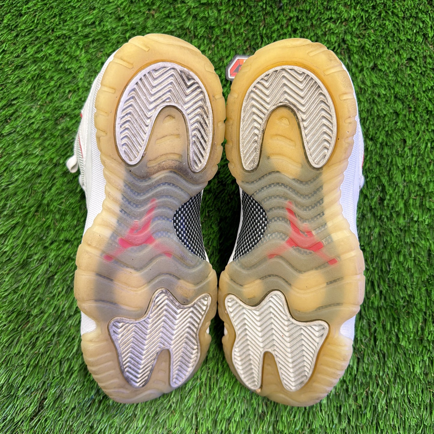 Jordan 11 Retro Platinum Tint (GS) SIZE 5Y/6.5W
