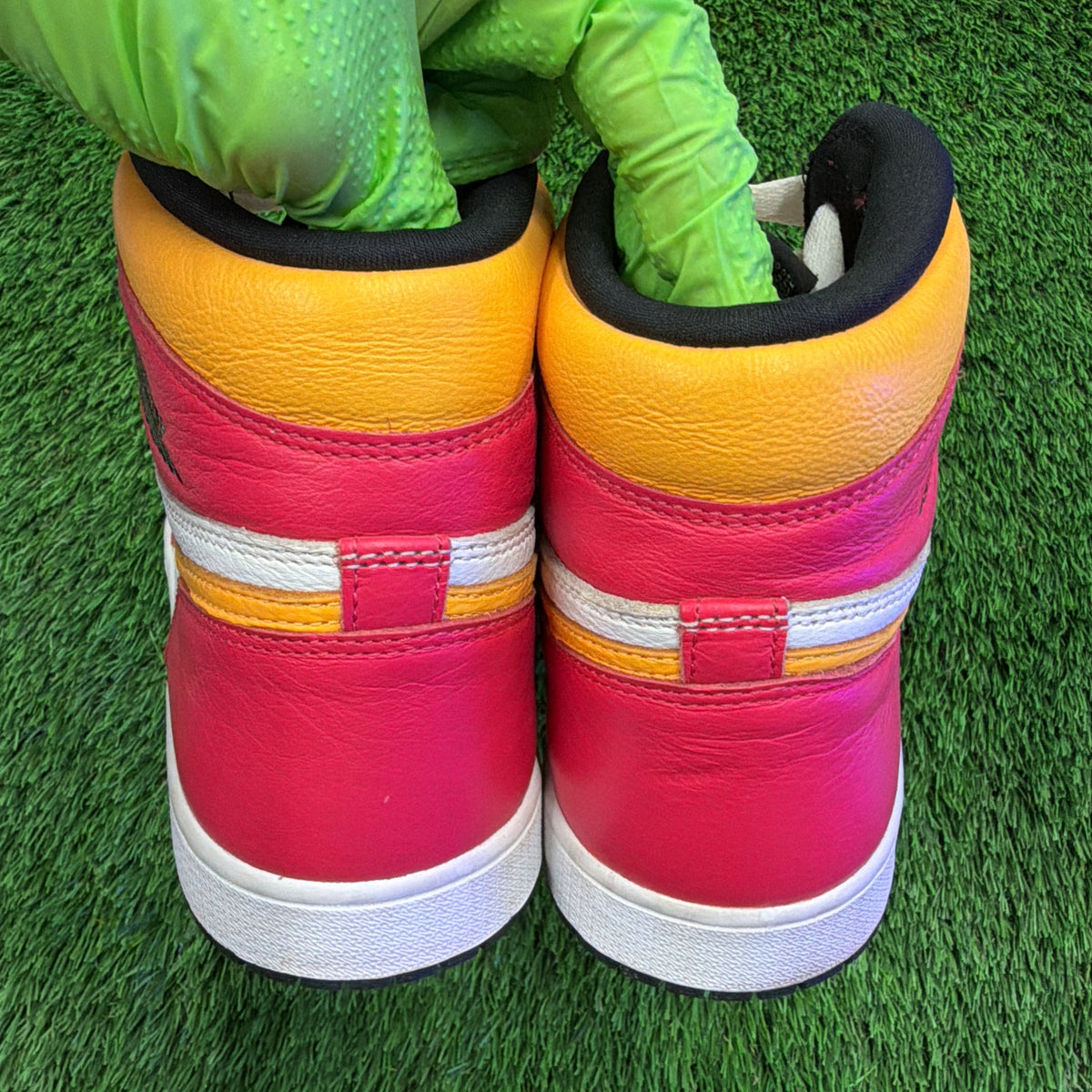Air Jordan 1 Retro High OG 'Light Fusion Red'