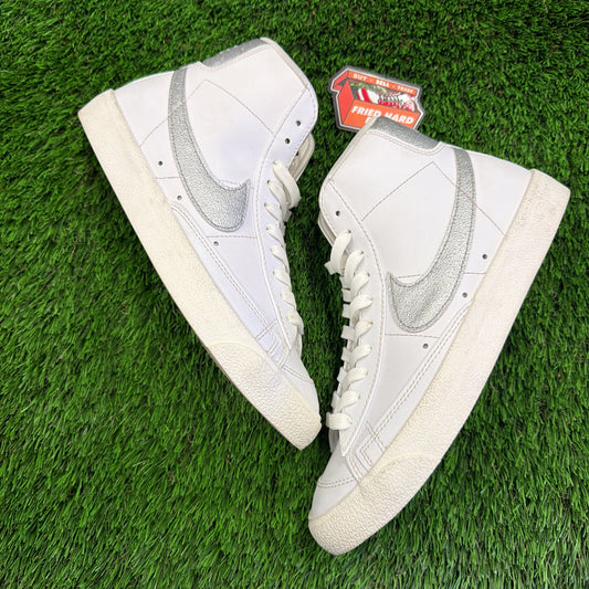 Nike Wmns Blazer Mid '77 Essential 'White Metallic Silver'