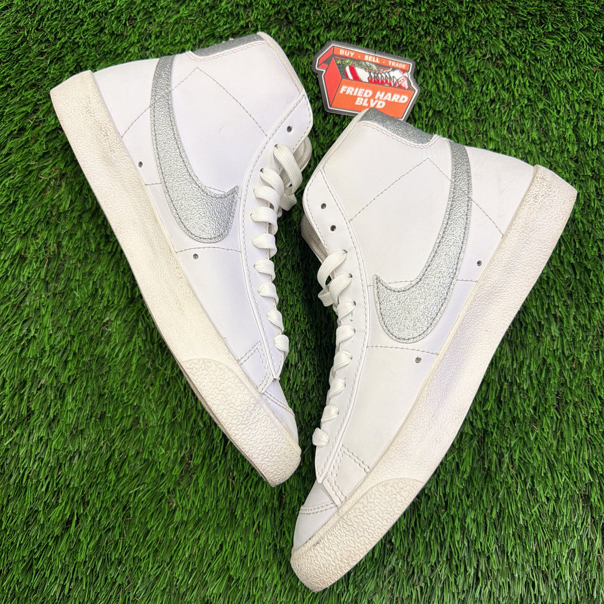 Nike Wmns Blazer Mid '77 Essential 'White Metallic Silver'