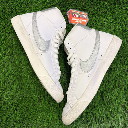 Nike Wmns Blazer Mid '77 Essential 'White Metallic Silver'