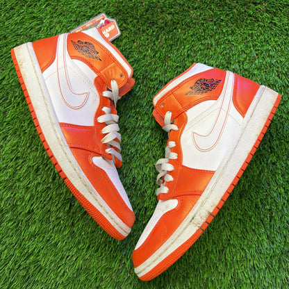 Air Jordan 1 Mid SE 'Turf Orange'