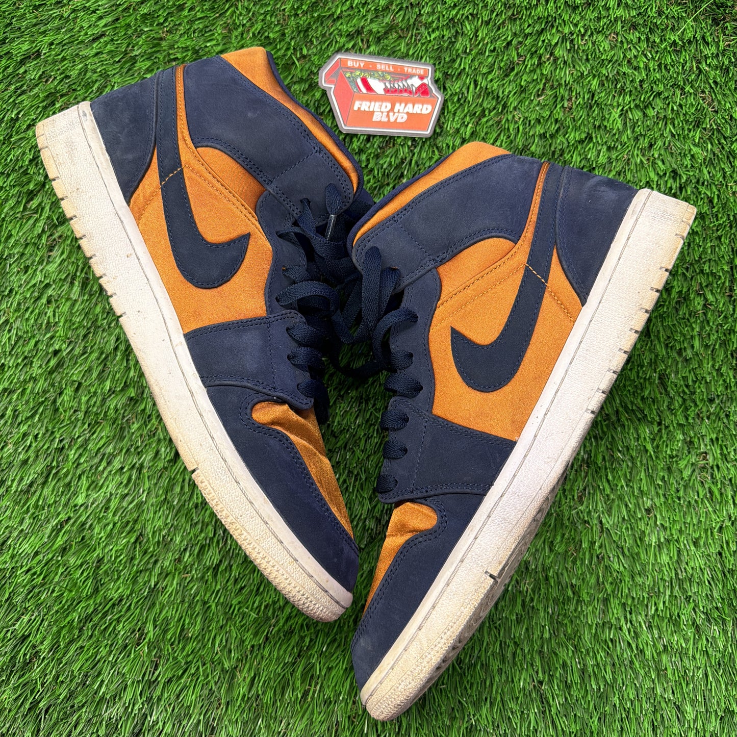 Air Jordan 1 Mid Navy/Gold