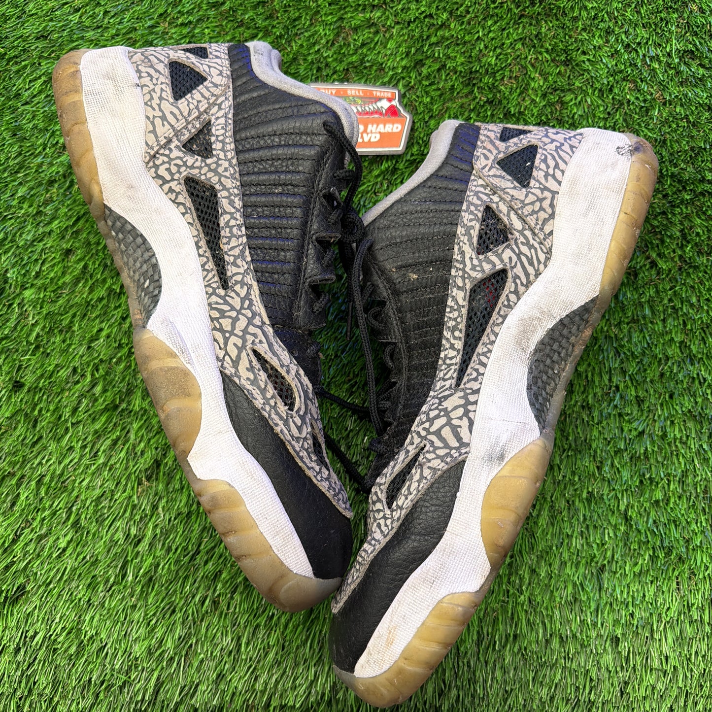 Air Jordan 11 Retro Low IE 'Bred' 2021