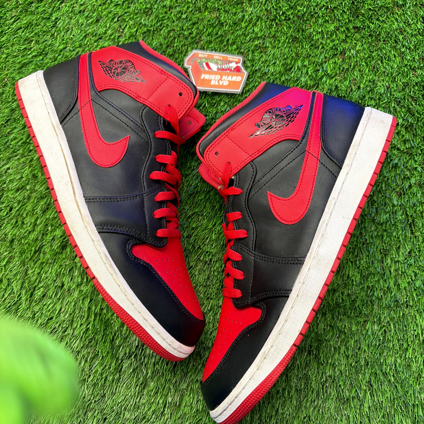 Air Jordan 1 Mid 'Alternate Bred'