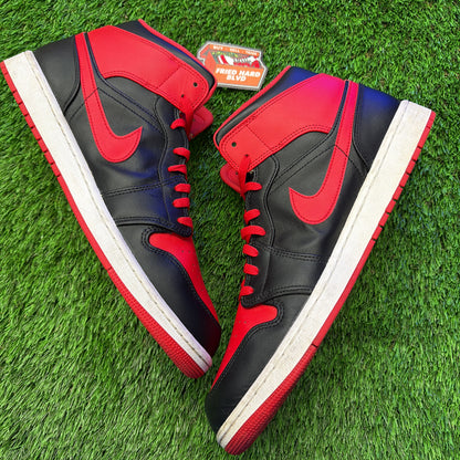 Air Jordan 1 Mid 'Alternate Bred'