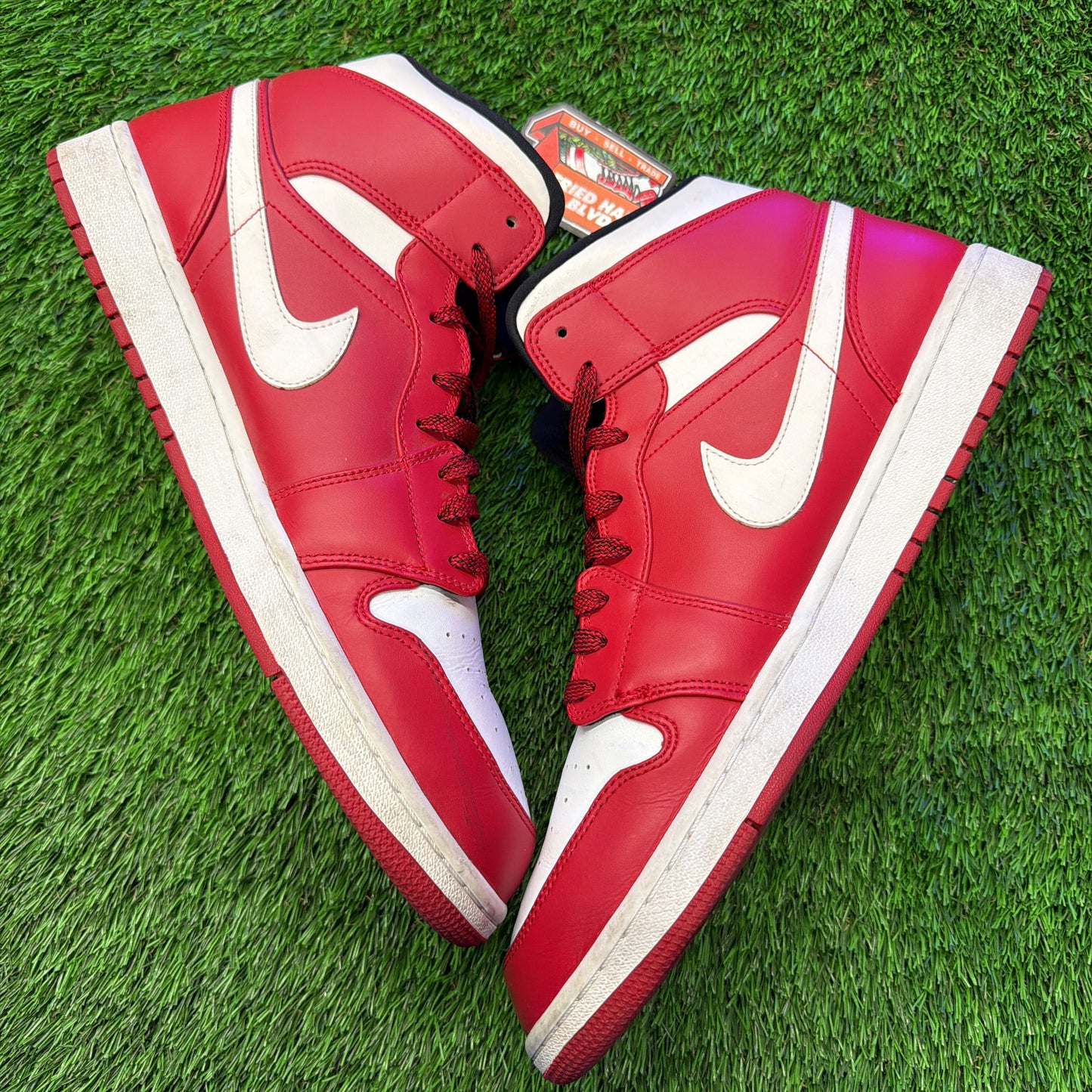 Air Jordan 1 Mid 'Gym Red'
