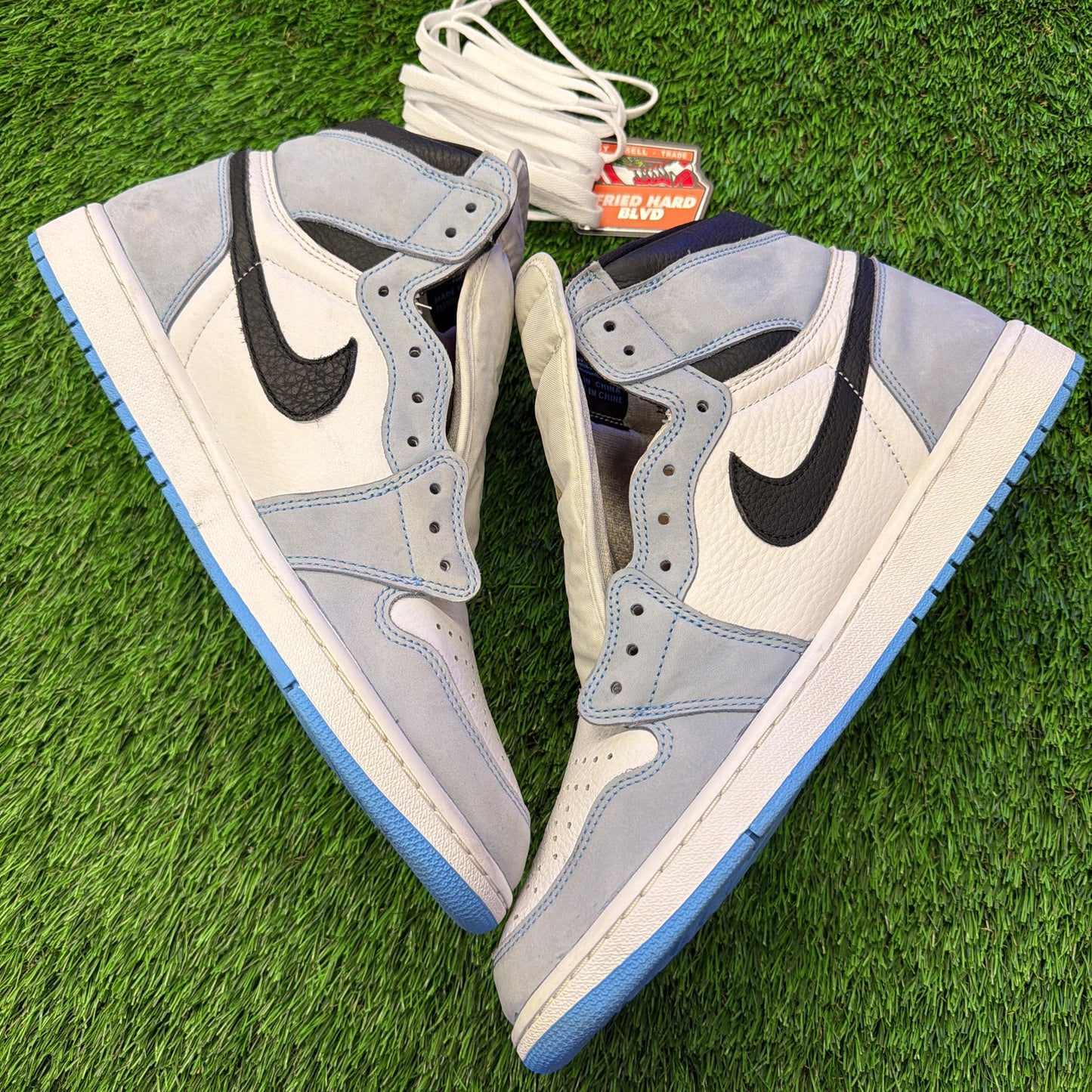 Air Jordan 1 Retro High OG 'University Blue'
