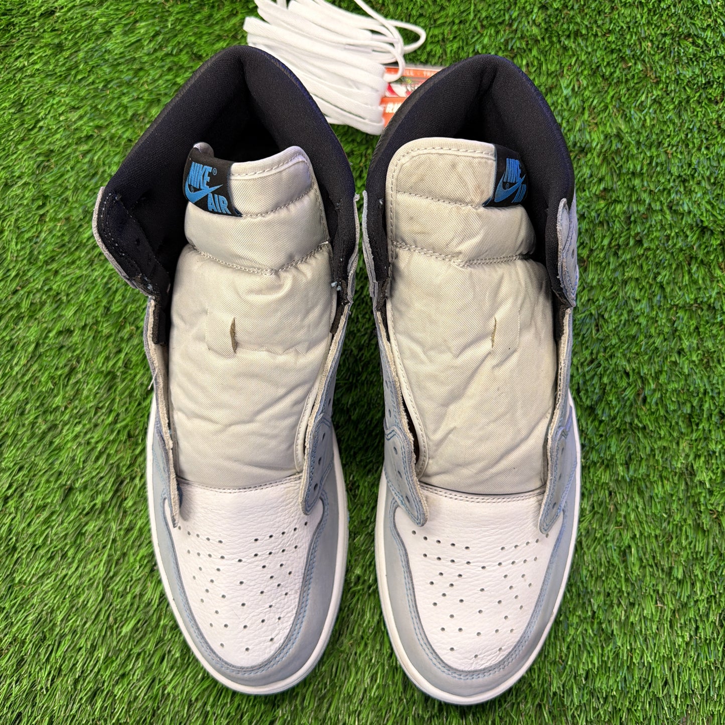 Air Jordan 1 Retro High OG 'University Blue'