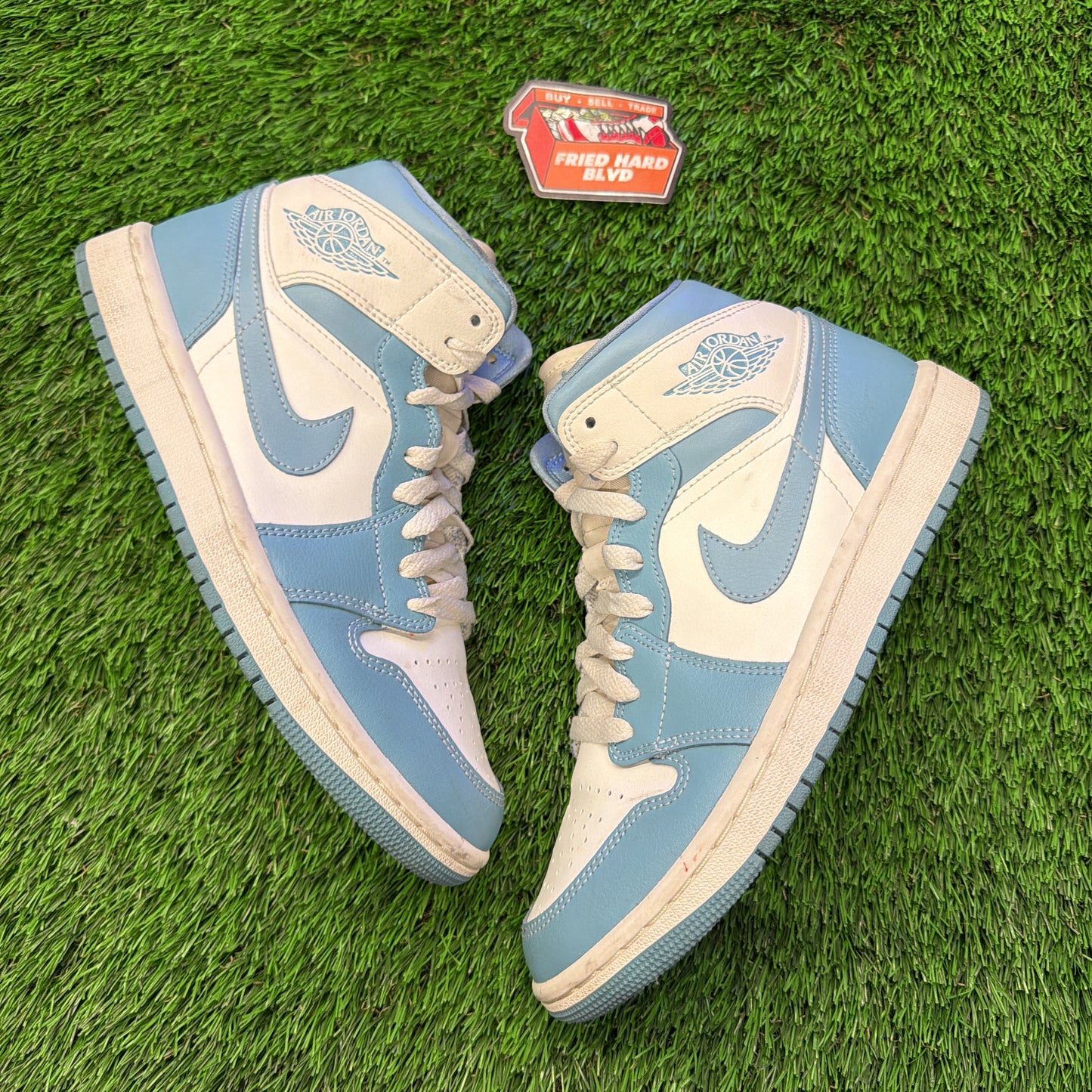 Wmns Air Jordan 1 Mid 'University Blue'
