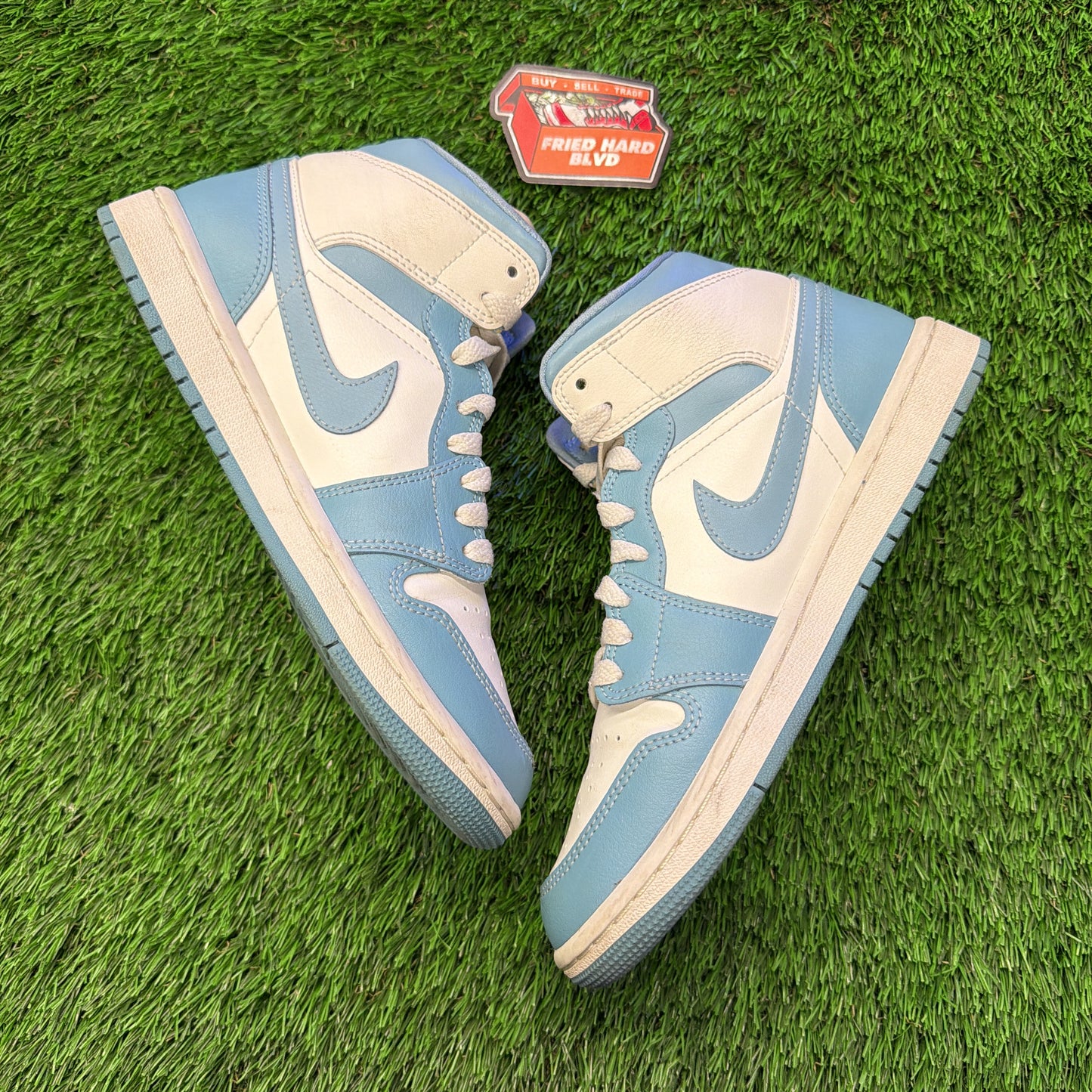 Wmns Air Jordan 1 Mid 'University Blue'