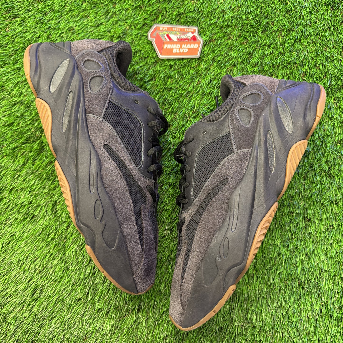 adidas Men's Yeezy Boost 700 'Utility Black' 2019